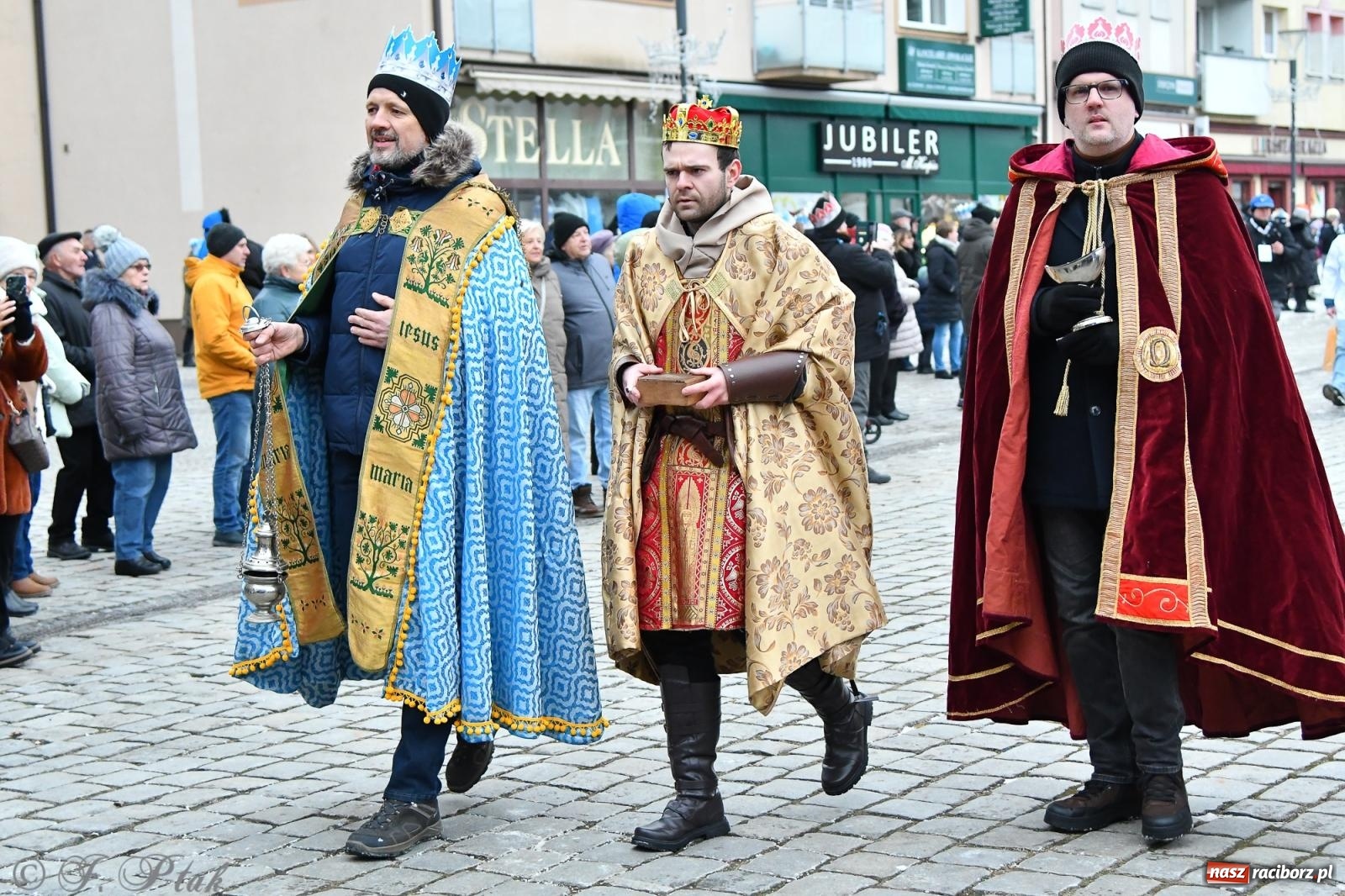 Zdjęcie w galerii na portalu naszraciborz.pl: Orszak Trzech Króli przeszedł nową trasą ulicami Raciborza [FOTO i WIDEO] wiadomości z regionu