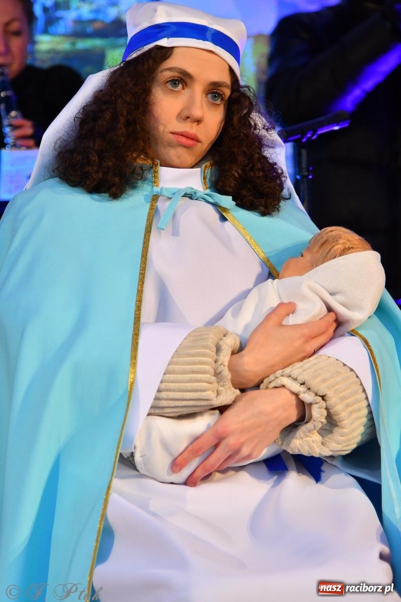 Zdjęcie w galerii na portalu naszraciborz.pl: Orszak Trzech Króli przeszedł nową trasą ulicami Raciborza [FOTO i WIDEO] wiadomości z regionu