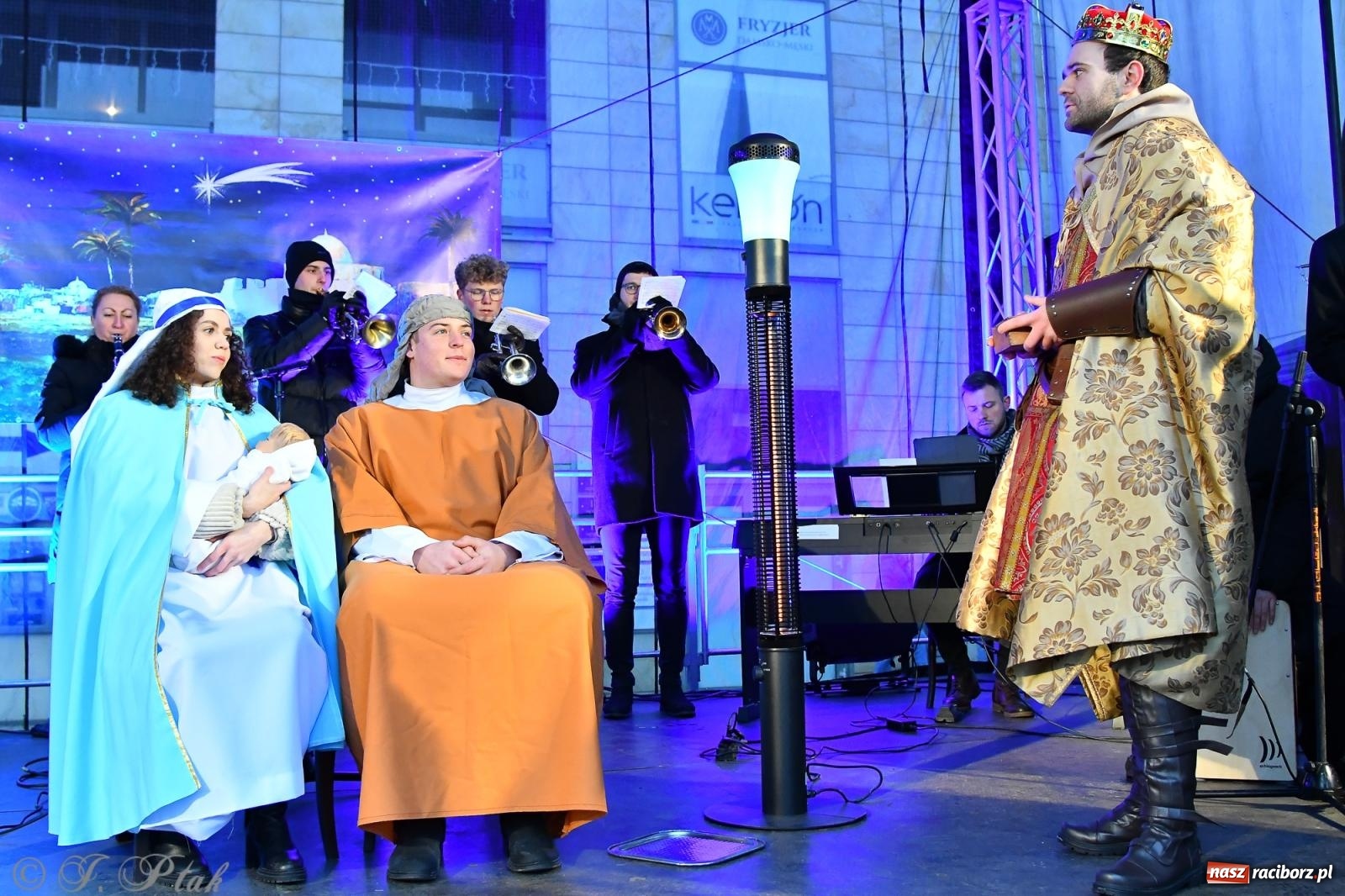 Zdjęcie w galerii na portalu naszraciborz.pl: Orszak Trzech Króli przeszedł nową trasą ulicami Raciborza [FOTO i WIDEO] wiadomości z regionu