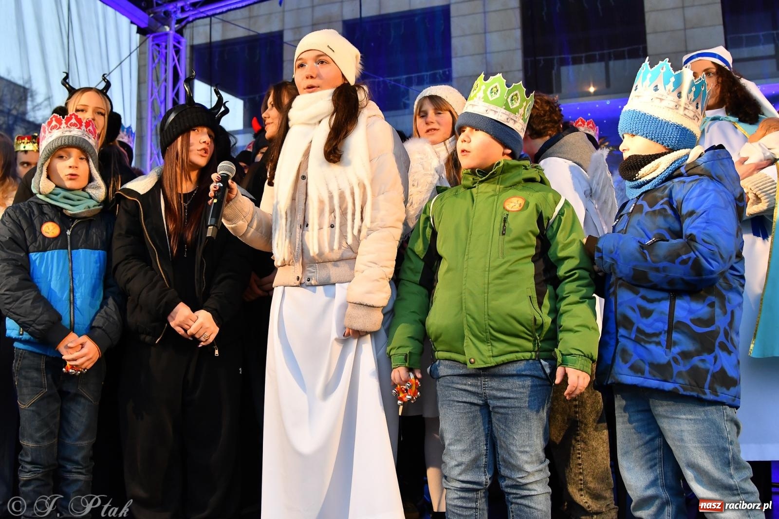 Zdjęcie w galerii na portalu naszraciborz.pl: Orszak Trzech Króli przeszedł nową trasą ulicami Raciborza [FOTO i WIDEO] wiadomości z regionu
