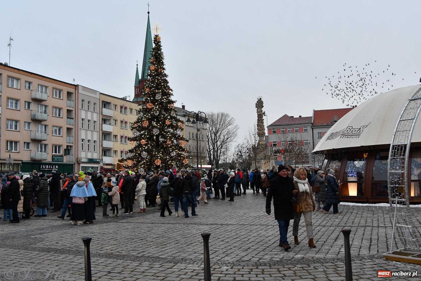 Zdjęcie w galerii na portalu naszraciborz.pl: Orszak Trzech Króli przeszedł nową trasą ulicami Raciborza [FOTO i WIDEO] wiadomości z regionu