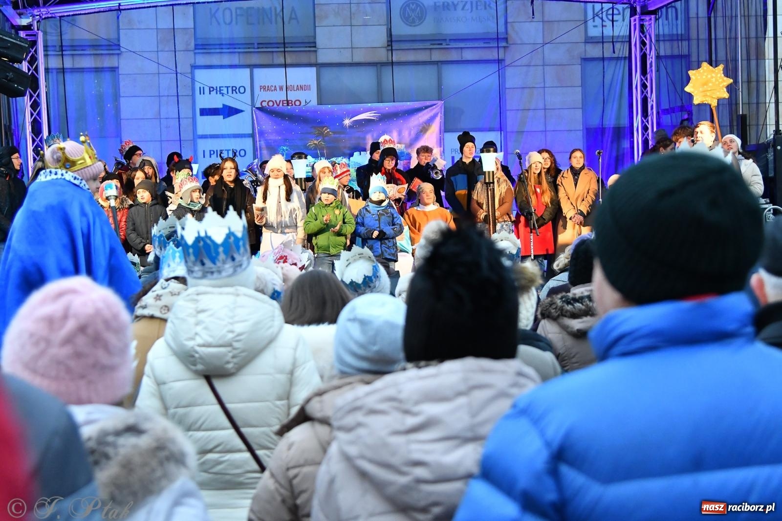 Zdjęcie w galerii na portalu naszraciborz.pl: Orszak Trzech Króli przeszedł nową trasą ulicami Raciborza [FOTO i WIDEO] wiadomości z regionu