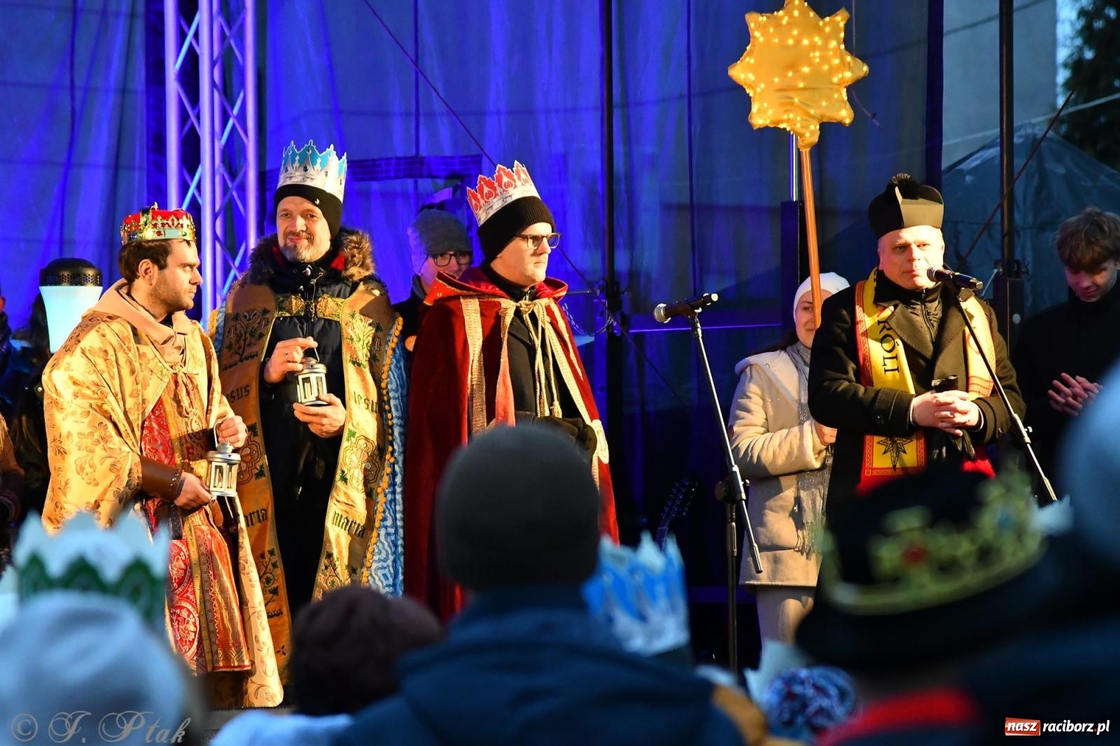 Zdjęcie w galerii na portalu naszraciborz.pl: Orszak Trzech Króli przeszedł nową trasą ulicami Raciborza [FOTO i WIDEO] wiadomości z regionu