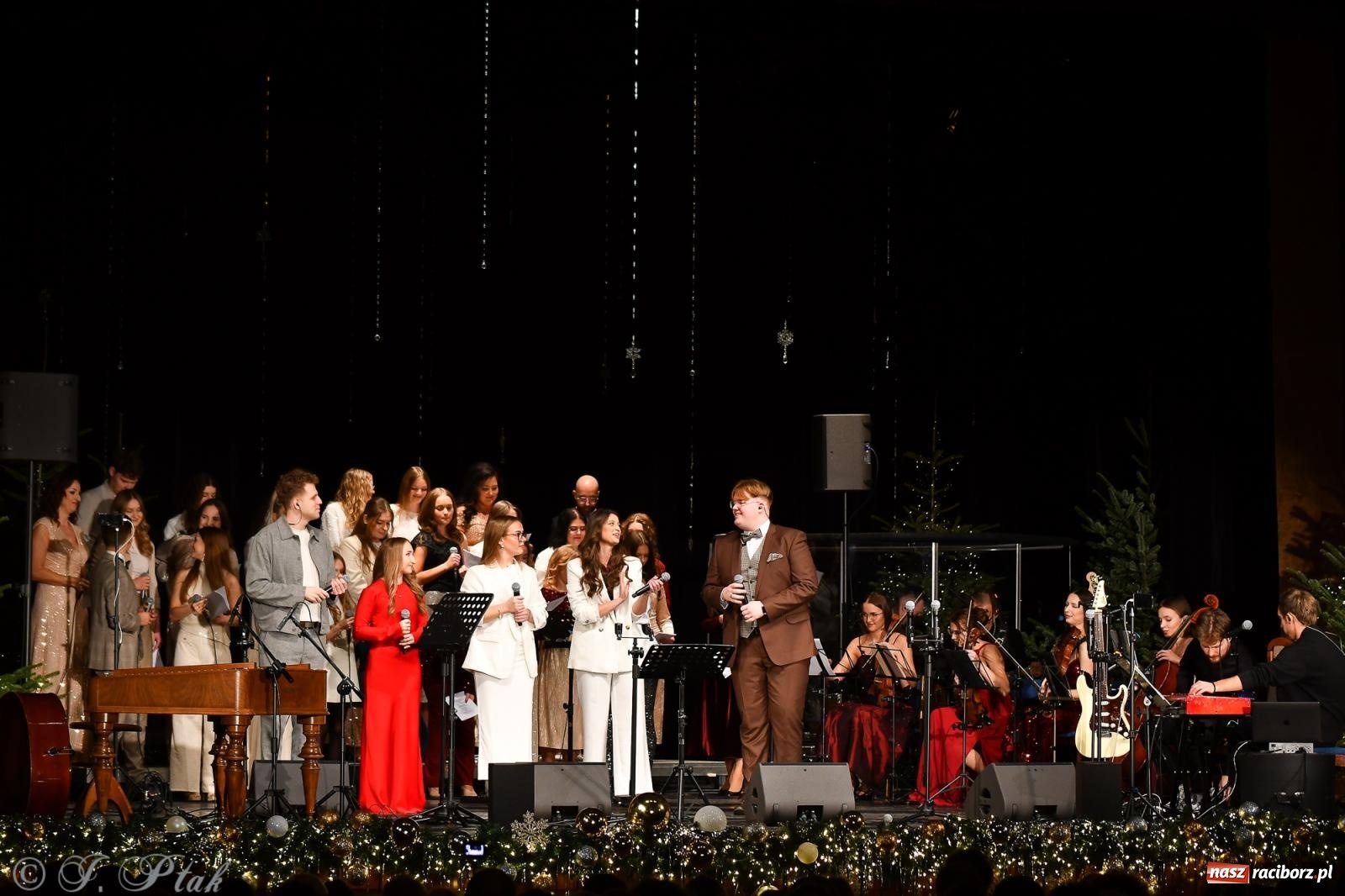 Zdjęcie w galerii na portalu naszraciborz.pl: Koncert kolęd i pieśni Elżbiety i Andrzeja Biskupów powrócił do Raciborza [FOTO i WIDEO] wiadomości z regionu