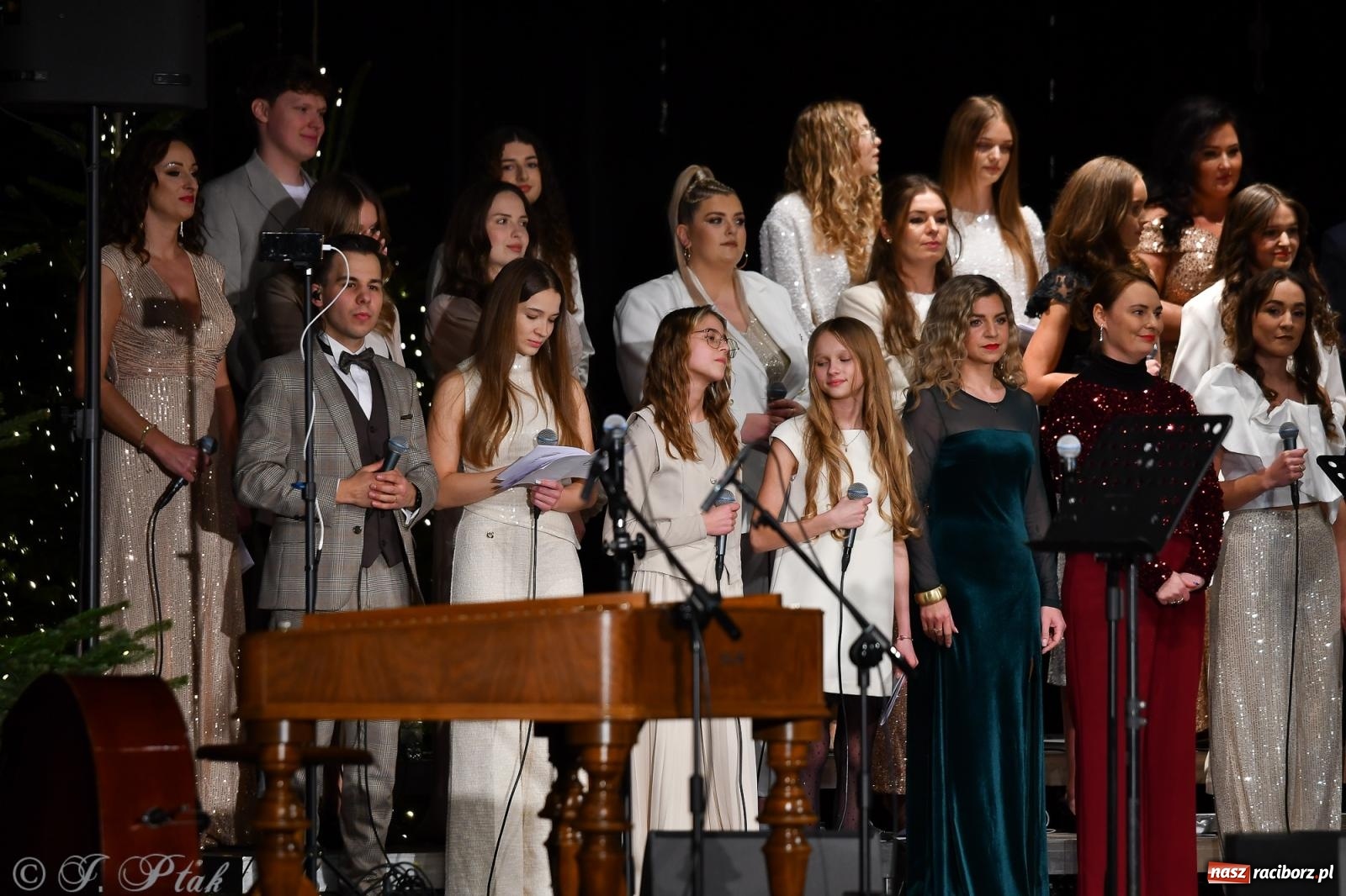 Zdjęcie w galerii na portalu naszraciborz.pl: Koncert kolęd i pieśni Elżbiety i Andrzeja Biskupów powrócił do Raciborza [FOTO i WIDEO] wiadomości z regionu