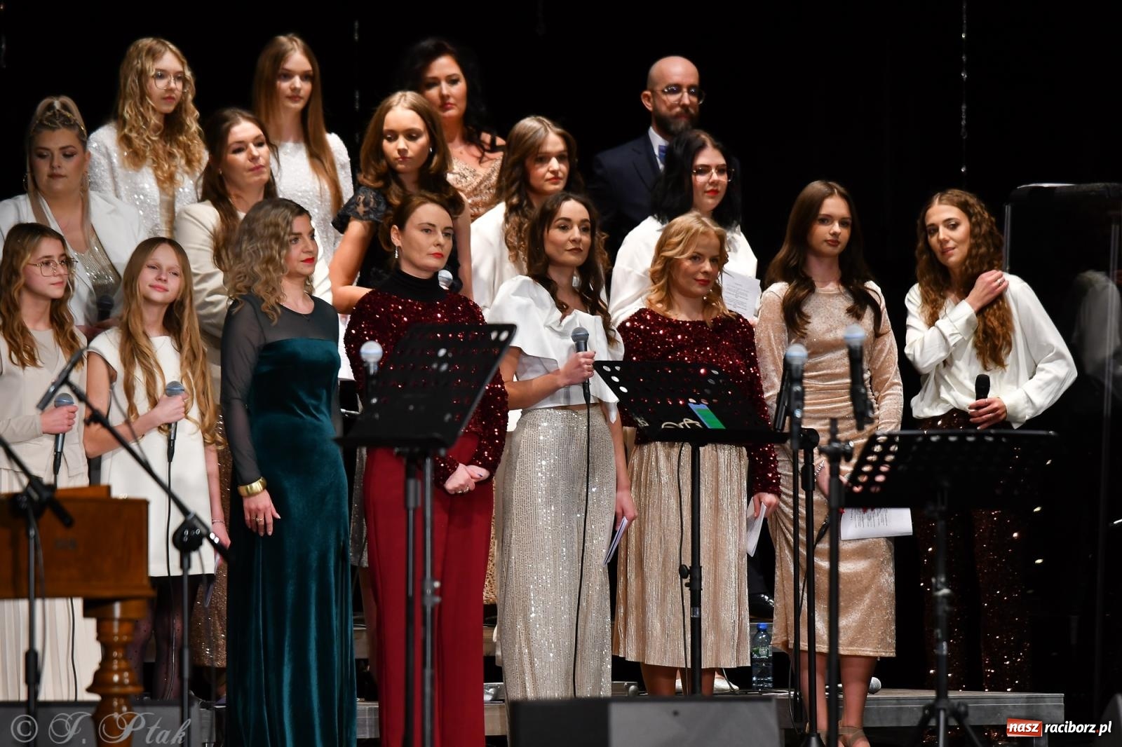 Zdjęcie w galerii na portalu naszraciborz.pl: Koncert kolęd i pieśni Elżbiety i Andrzeja Biskupów powrócił do Raciborza [FOTO i WIDEO] wiadomości z regionu