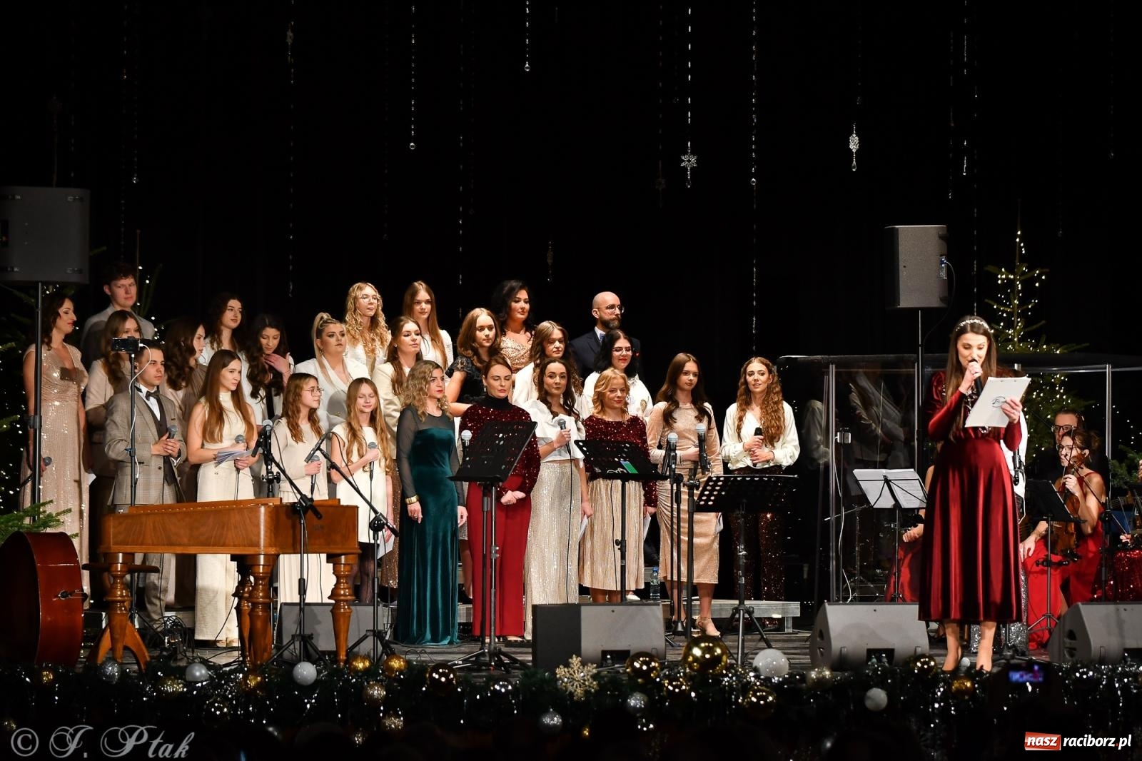 Zdjęcie w galerii na portalu naszraciborz.pl: Koncert kolęd i pieśni Elżbiety i Andrzeja Biskupów powrócił do Raciborza [FOTO i WIDEO] wiadomości z regionu
