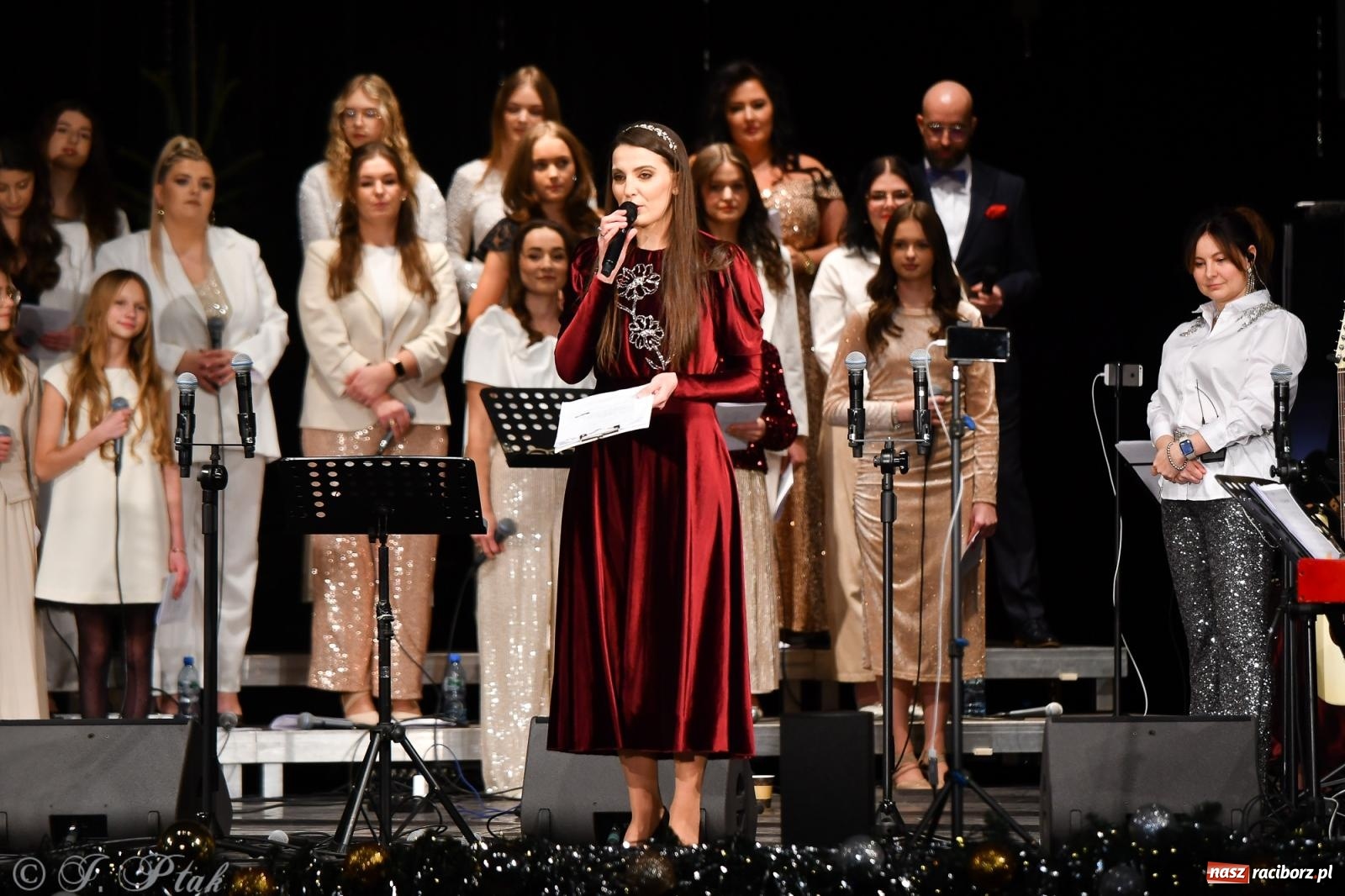 Zdjęcie w galerii na portalu naszraciborz.pl: Koncert kolęd i pieśni Elżbiety i Andrzeja Biskupów powrócił do Raciborza [FOTO i WIDEO] wiadomości z regionu
