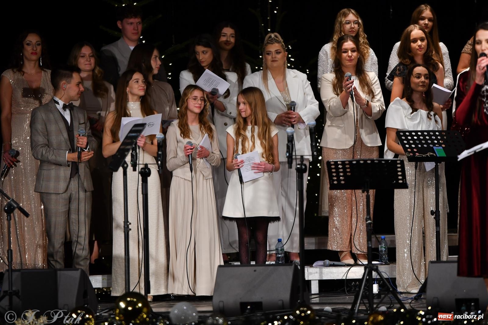 Zdjęcie w galerii na portalu naszraciborz.pl: Koncert kolęd i pieśni Elżbiety i Andrzeja Biskupów powrócił do Raciborza [FOTO i WIDEO] wiadomości z regionu