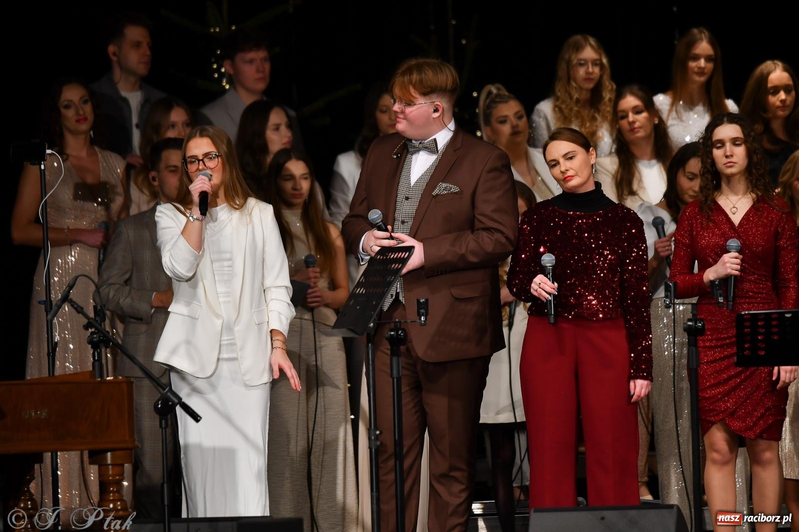 Zdjęcie w galerii na portalu naszraciborz.pl: Koncert kolęd i pieśni Elżbiety i Andrzeja Biskupów powrócił do Raciborza [FOTO i WIDEO] wiadomości z regionu