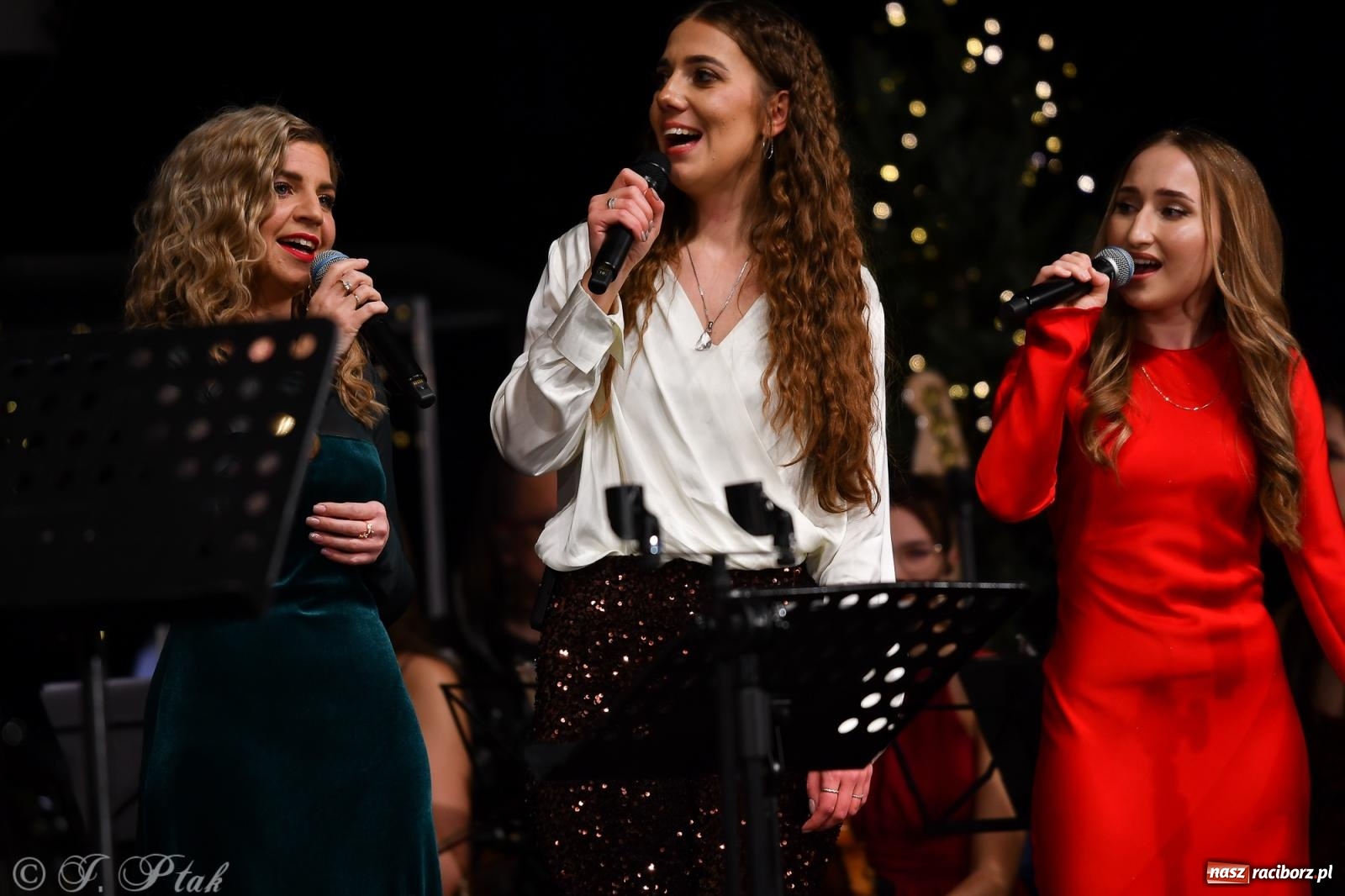 Zdjęcie w galerii na portalu naszraciborz.pl: Koncert kolęd i pieśni Elżbiety i Andrzeja Biskupów powrócił do Raciborza [FOTO i WIDEO] wiadomości z regionu