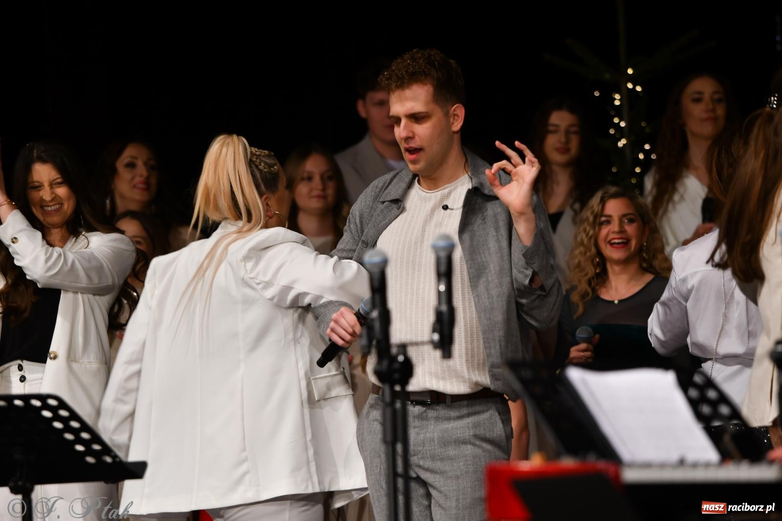 Zdjęcie w galerii na portalu naszraciborz.pl: Koncert kolęd i pieśni Elżbiety i Andrzeja Biskupów powrócił do Raciborza [FOTO i WIDEO] wiadomości z regionu