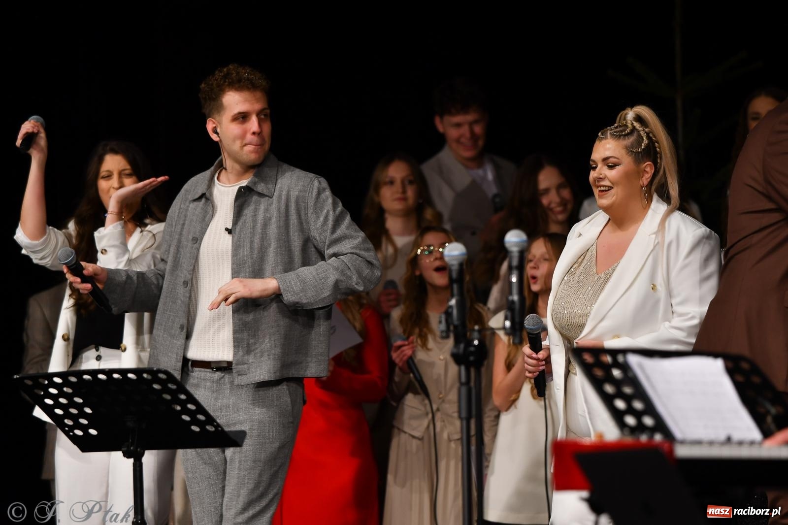 Zdjęcie w galerii na portalu naszraciborz.pl: Koncert kolęd i pieśni Elżbiety i Andrzeja Biskupów powrócił do Raciborza [FOTO i WIDEO] wiadomości z regionu