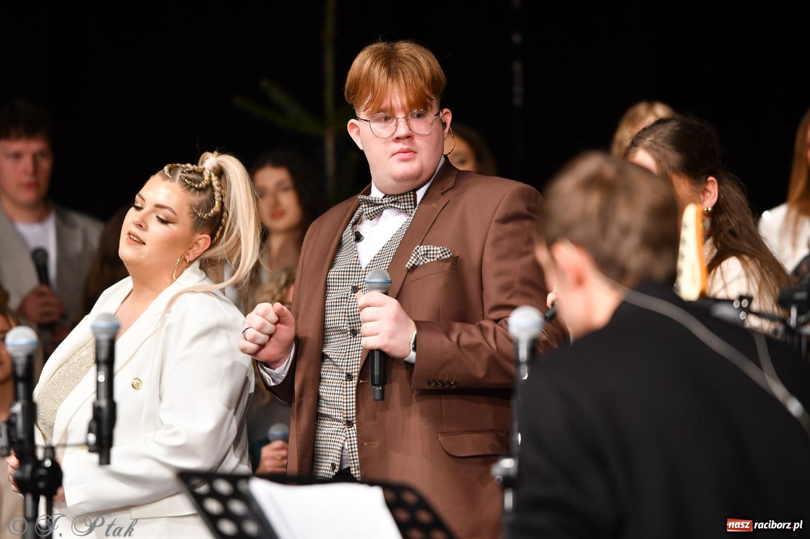 Zdjęcie w galerii na portalu naszraciborz.pl: Koncert kolęd i pieśni Elżbiety i Andrzeja Biskupów powrócił do Raciborza [FOTO i WIDEO] wiadomości z regionu