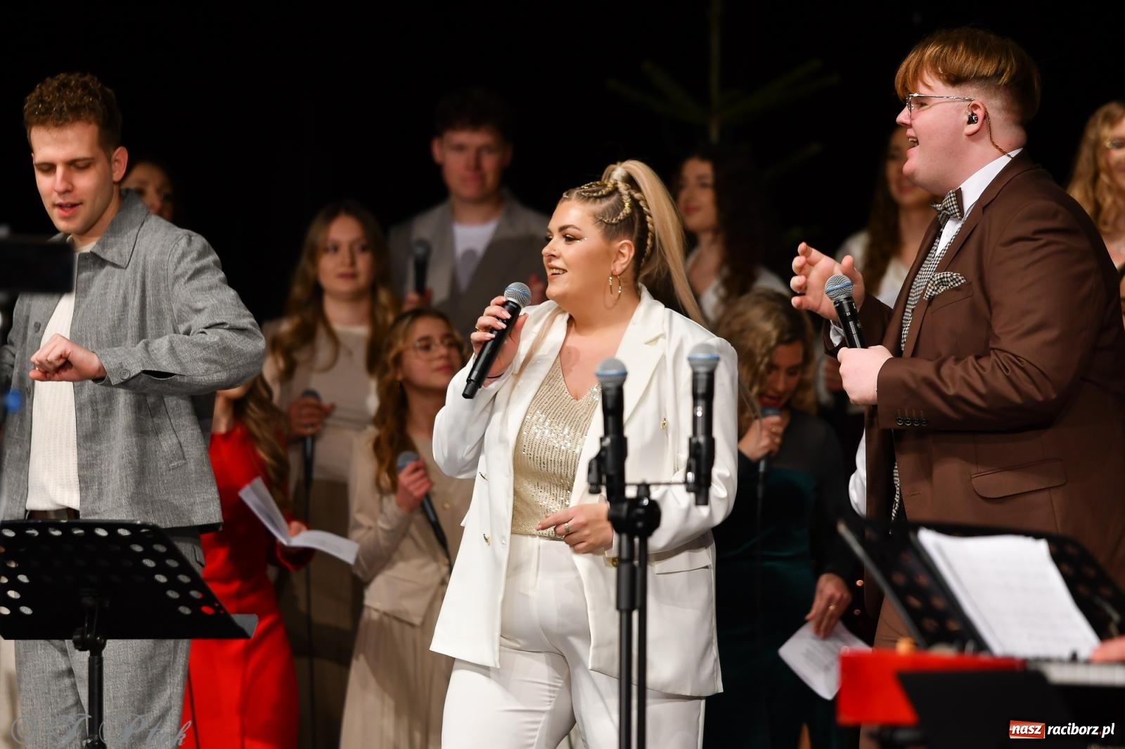 Zdjęcie w galerii na portalu naszraciborz.pl: Koncert kolęd i pieśni Elżbiety i Andrzeja Biskupów powrócił do Raciborza [FOTO i WIDEO] wiadomości z regionu