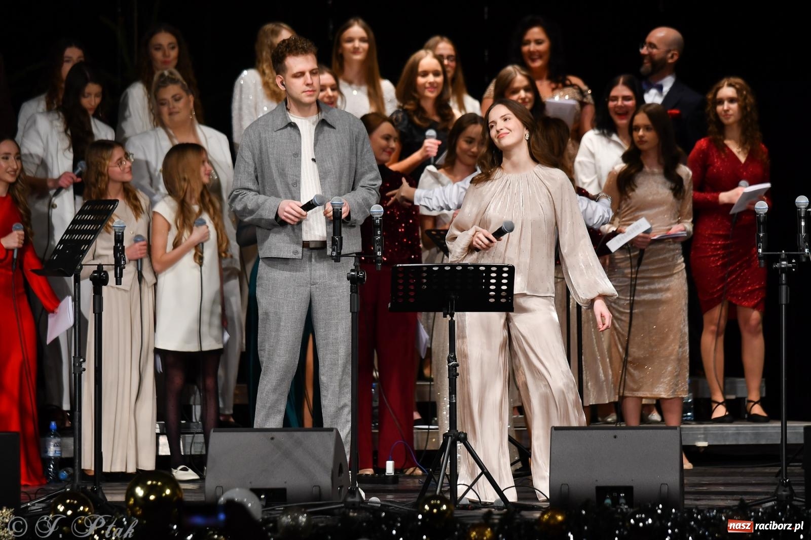 Zdjęcie w galerii na portalu naszraciborz.pl: Koncert kolęd i pieśni Elżbiety i Andrzeja Biskupów powrócił do Raciborza [FOTO i WIDEO] wiadomości z regionu