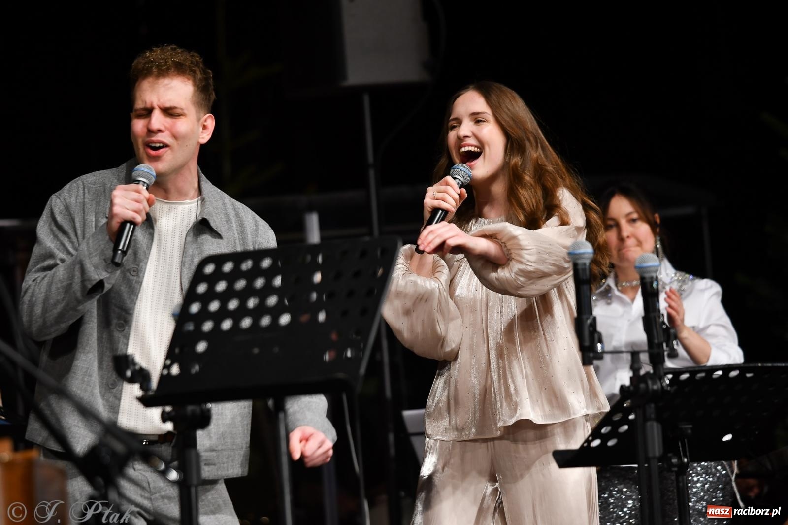 Zdjęcie w galerii na portalu naszraciborz.pl: Koncert kolęd i pieśni Elżbiety i Andrzeja Biskupów powrócił do Raciborza [FOTO i WIDEO] wiadomości z regionu