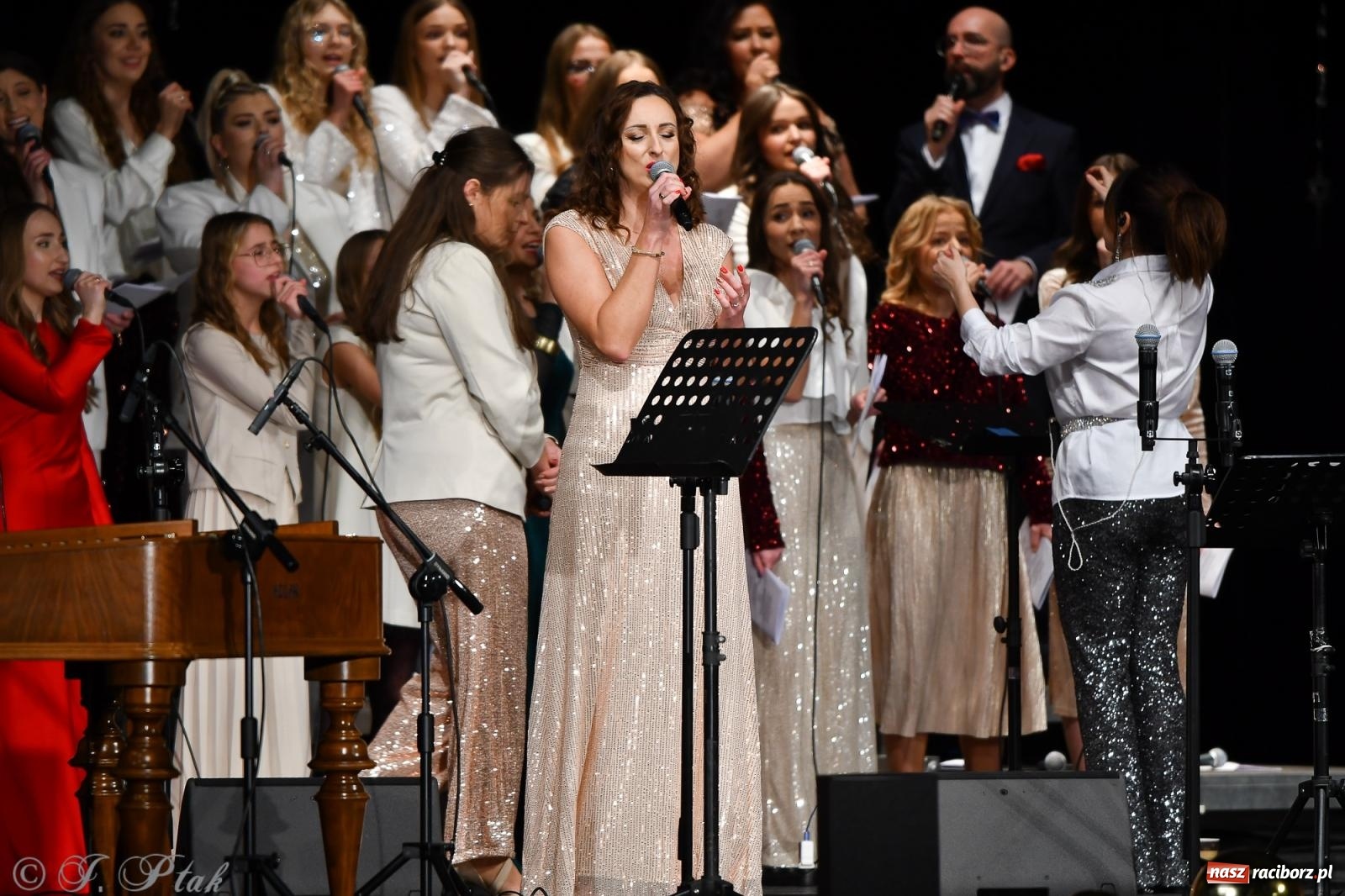 Zdjęcie w galerii na portalu naszraciborz.pl: Koncert kolęd i pieśni Elżbiety i Andrzeja Biskupów powrócił do Raciborza [FOTO i WIDEO] wiadomości z regionu