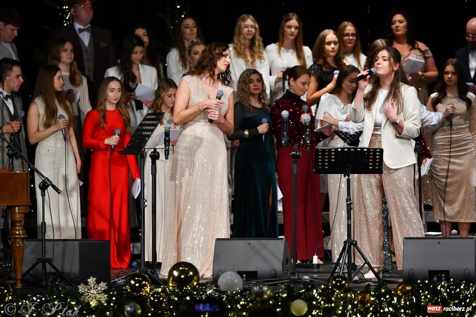 Zdjęcie w galerii na portalu naszraciborz.pl: Koncert kolęd i pieśni Elżbiety i Andrzeja Biskupów powrócił do Raciborza [FOTO i WIDEO] wiadomości z regionu