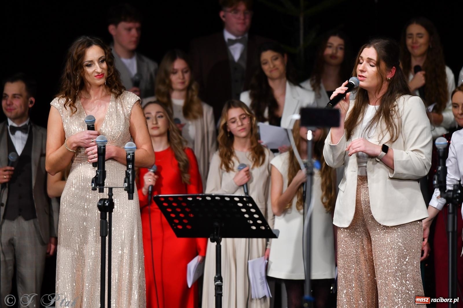 Zdjęcie w galerii na portalu naszraciborz.pl: Koncert kolęd i pieśni Elżbiety i Andrzeja Biskupów powrócił do Raciborza [FOTO i WIDEO] wiadomości z regionu