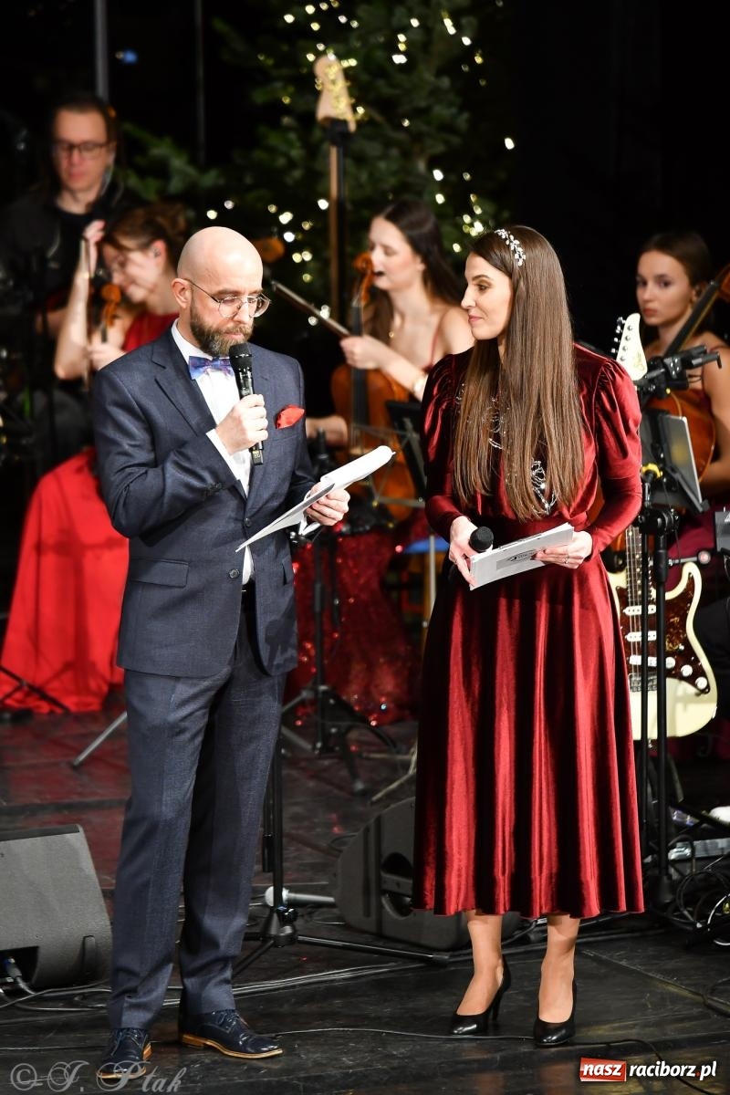Zdjęcie w galerii na portalu naszraciborz.pl: Koncert kolęd i pieśni Elżbiety i Andrzeja Biskupów powrócił do Raciborza [FOTO i WIDEO] wiadomości z regionu