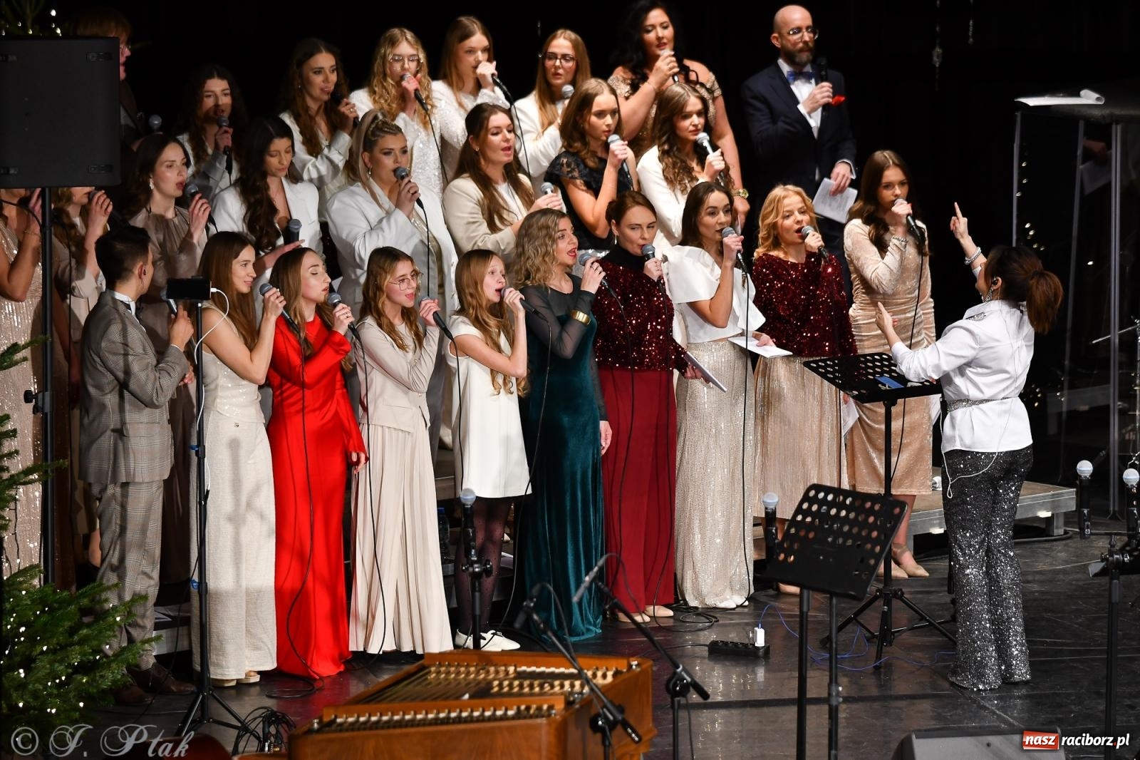 Zdjęcie w galerii na portalu naszraciborz.pl: Koncert kolęd i pieśni Elżbiety i Andrzeja Biskupów powrócił do Raciborza [FOTO i WIDEO] wiadomości z regionu