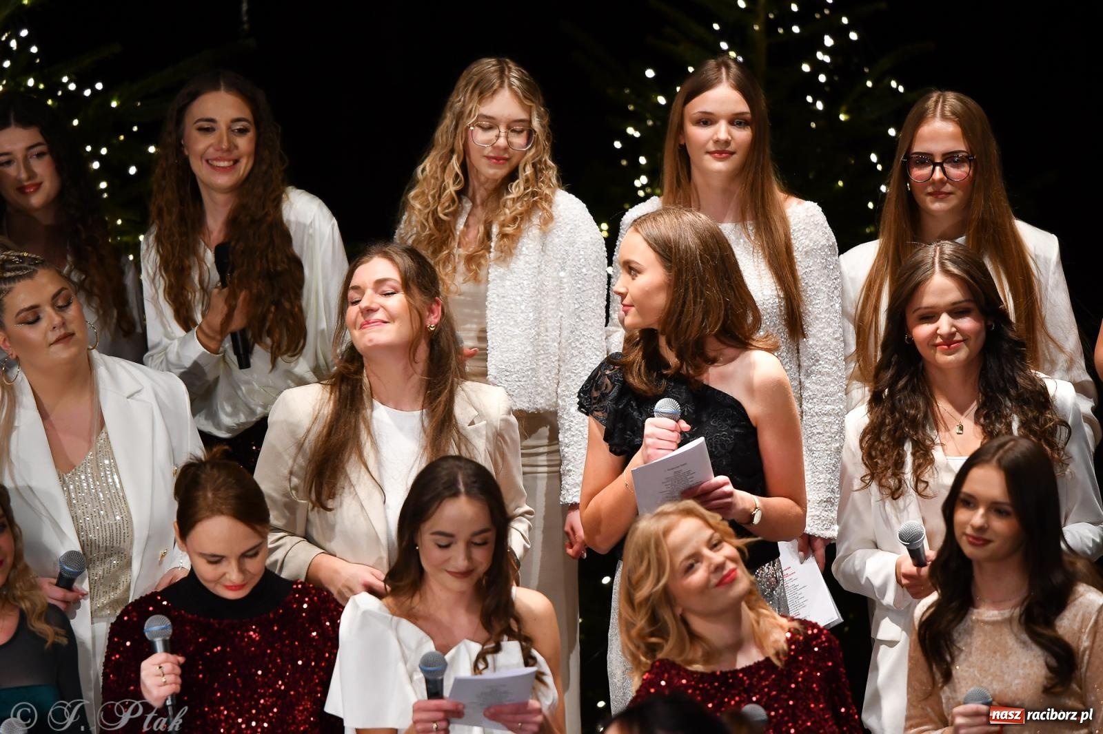 Zdjęcie w galerii na portalu naszraciborz.pl: Koncert kolęd i pieśni Elżbiety i Andrzeja Biskupów powrócił do Raciborza [FOTO i WIDEO] wiadomości z regionu