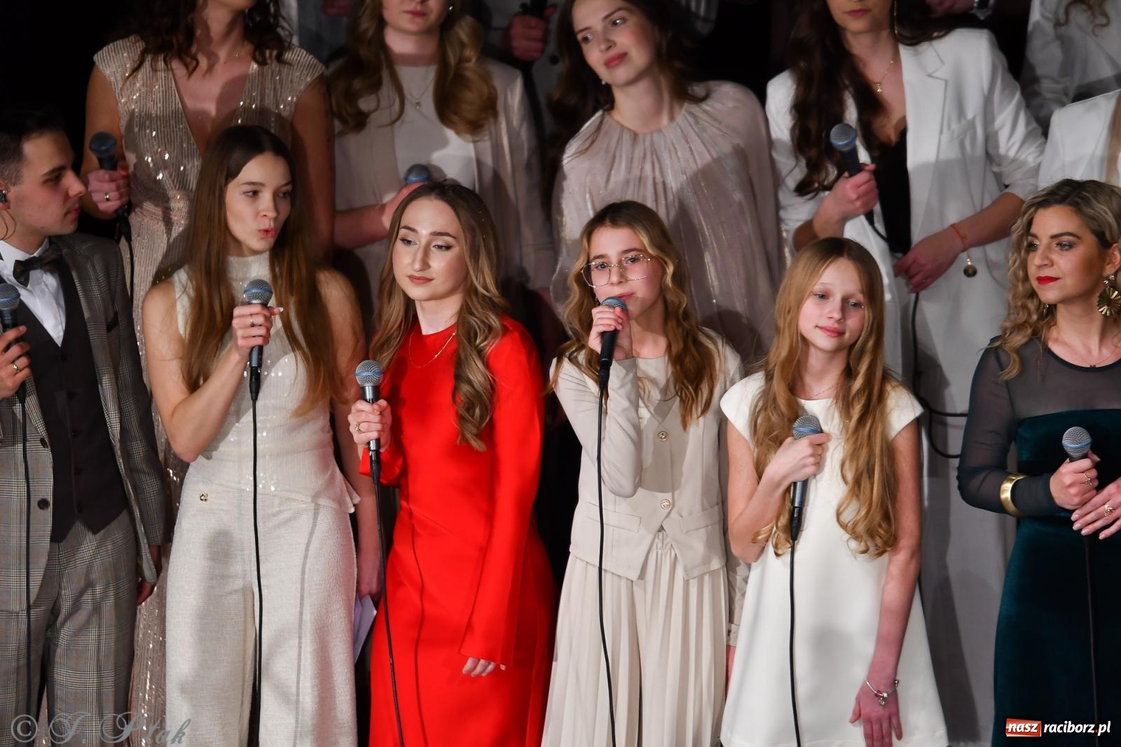 Zdjęcie w galerii na portalu naszraciborz.pl: Koncert kolęd i pieśni Elżbiety i Andrzeja Biskupów powrócił do Raciborza [FOTO i WIDEO] wiadomości z regionu