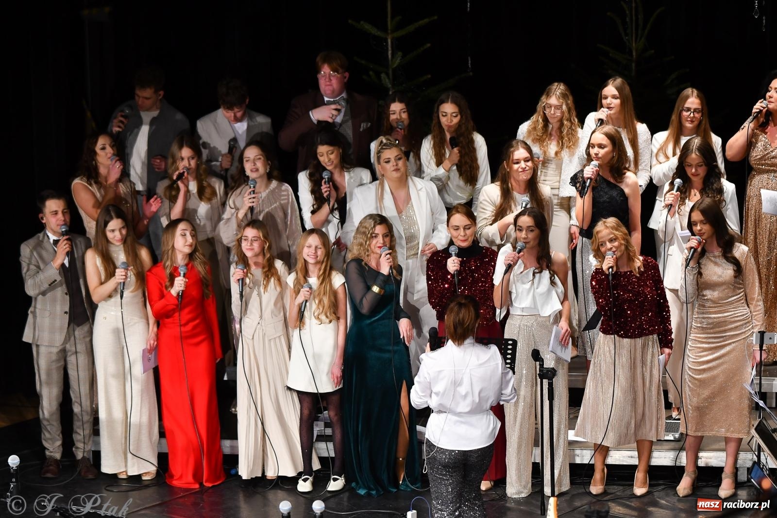 Zdjęcie w galerii na portalu naszraciborz.pl: Koncert kolęd i pieśni Elżbiety i Andrzeja Biskupów powrócił do Raciborza [FOTO i WIDEO] wiadomości z regionu