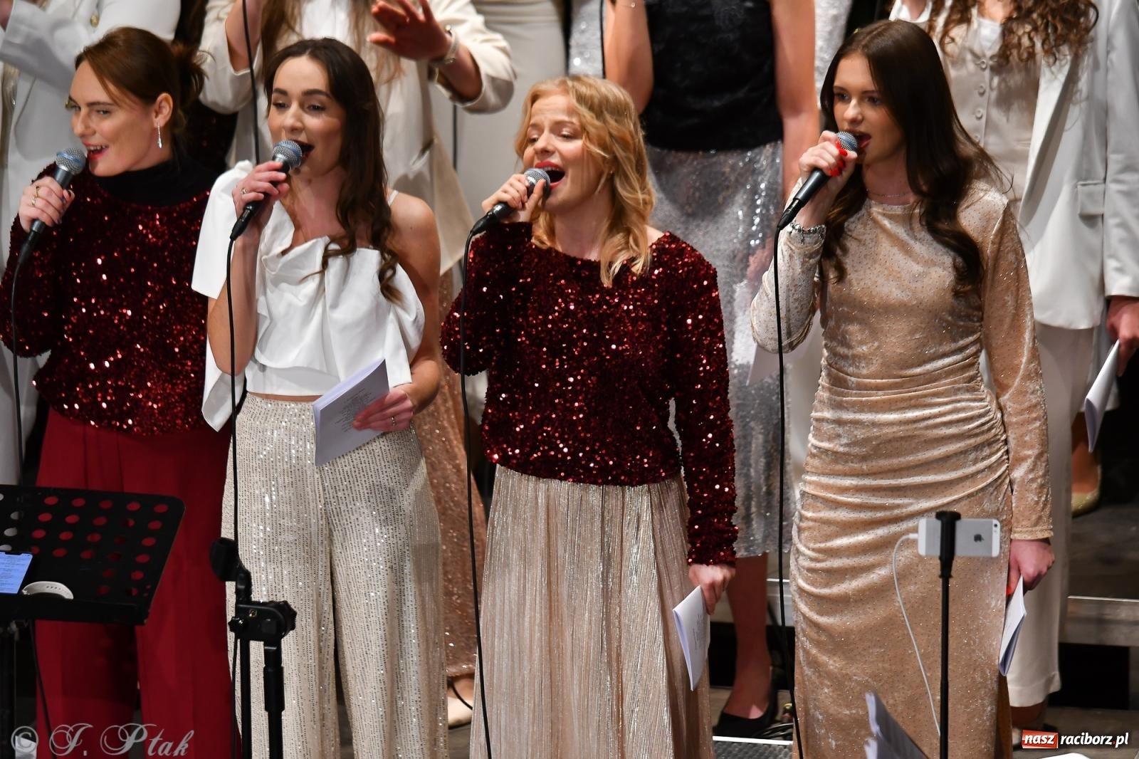 Zdjęcie w galerii na portalu naszraciborz.pl: Koncert kolęd i pieśni Elżbiety i Andrzeja Biskupów powrócił do Raciborza [FOTO i WIDEO] wiadomości z regionu