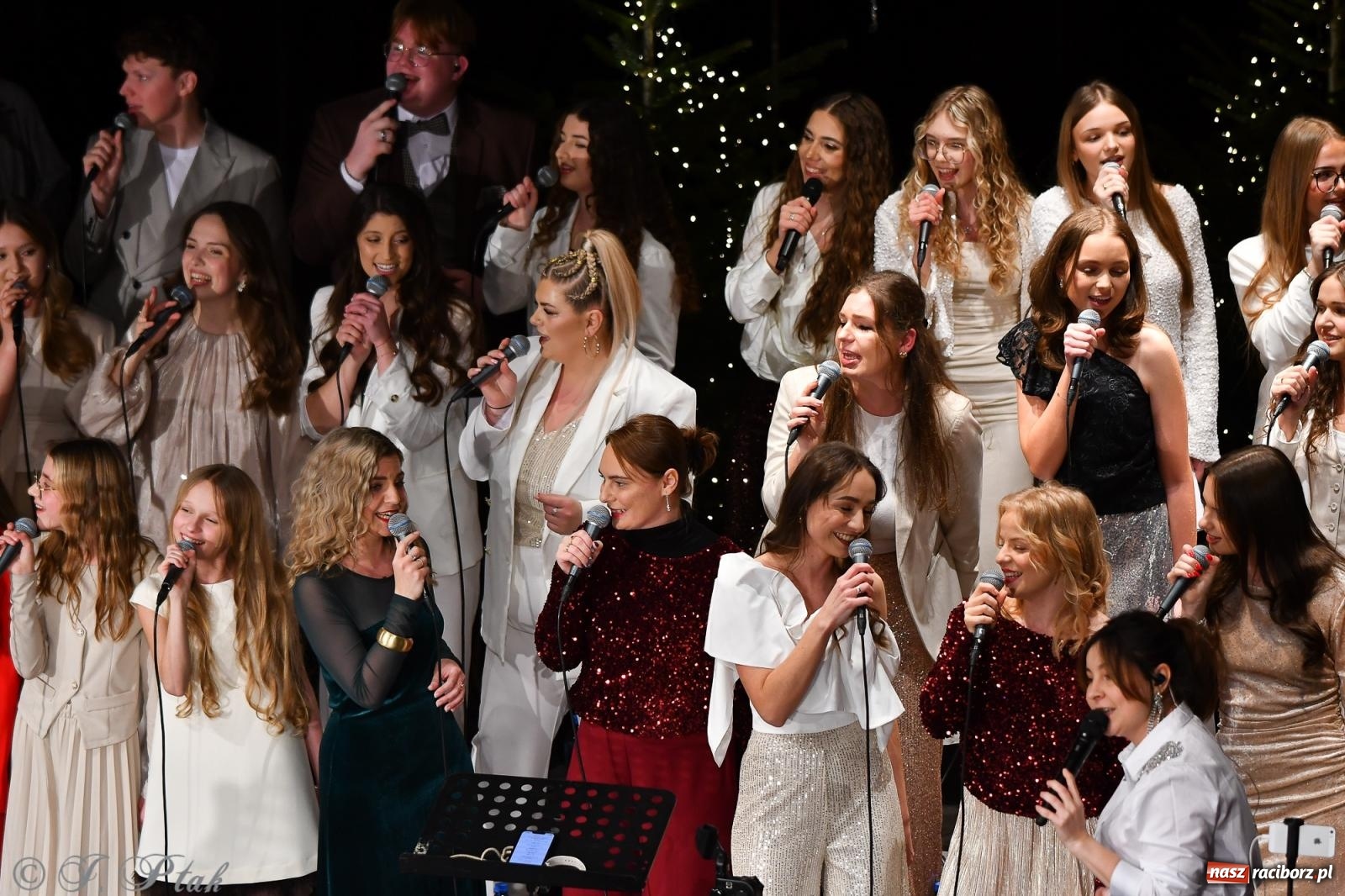 Zdjęcie w galerii na portalu naszraciborz.pl: Koncert kolęd i pieśni Elżbiety i Andrzeja Biskupów powrócił do Raciborza [FOTO i WIDEO] wiadomości z regionu