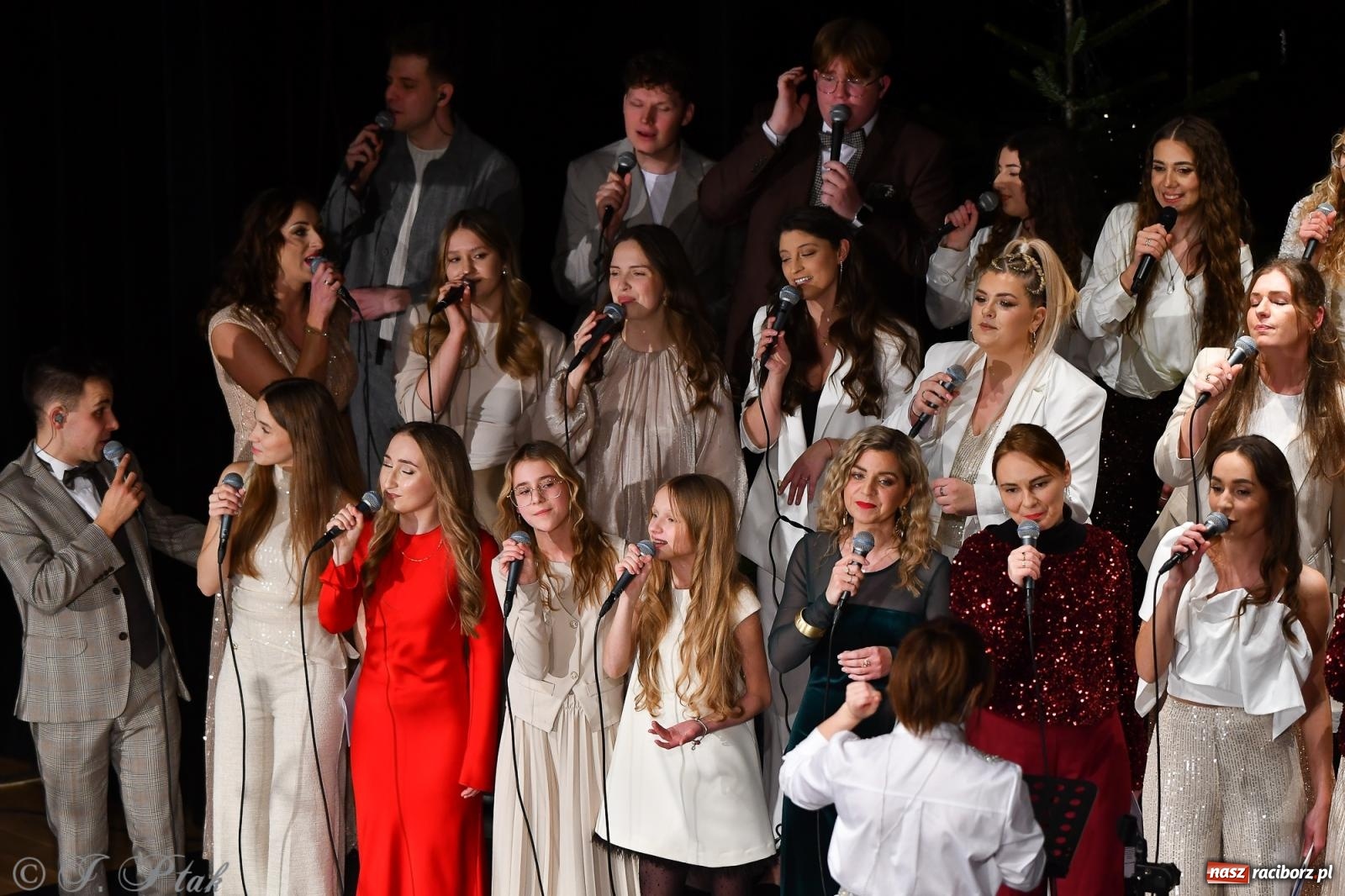 Zdjęcie w galerii na portalu naszraciborz.pl: Koncert kolęd i pieśni Elżbiety i Andrzeja Biskupów powrócił do Raciborza [FOTO i WIDEO] wiadomości z regionu