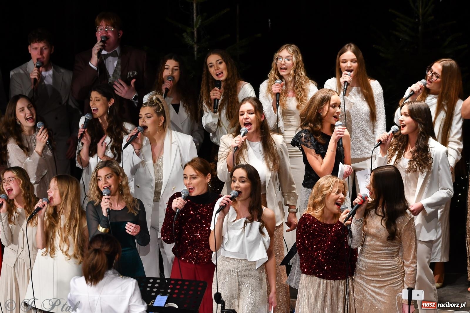 Zdjęcie w galerii na portalu naszraciborz.pl: Koncert kolęd i pieśni Elżbiety i Andrzeja Biskupów powrócił do Raciborza [FOTO i WIDEO] wiadomości z regionu