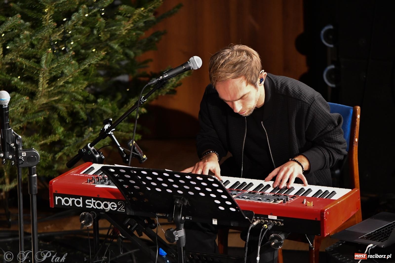 Zdjęcie w galerii na portalu naszraciborz.pl: Koncert kolęd i pieśni Elżbiety i Andrzeja Biskupów powrócił do Raciborza [FOTO i WIDEO] wiadomości z regionu