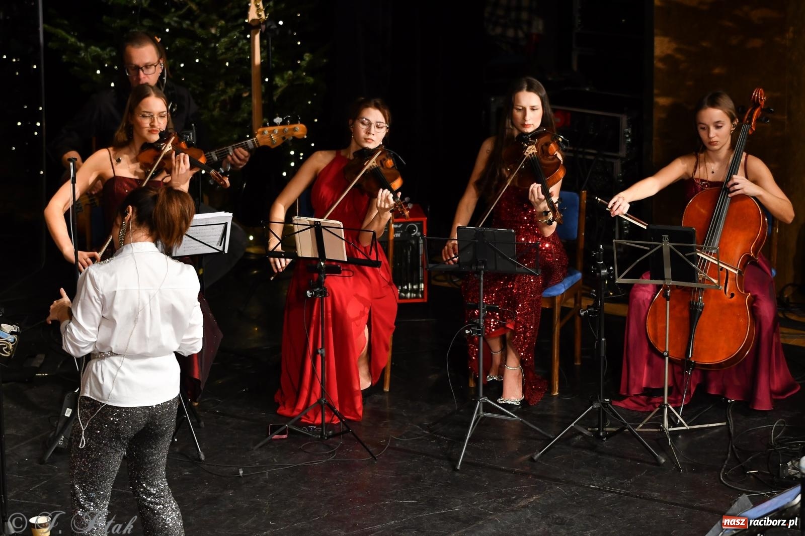 Zdjęcie w galerii na portalu naszraciborz.pl: Koncert kolęd i pieśni Elżbiety i Andrzeja Biskupów powrócił do Raciborza [FOTO i WIDEO] wiadomości z regionu