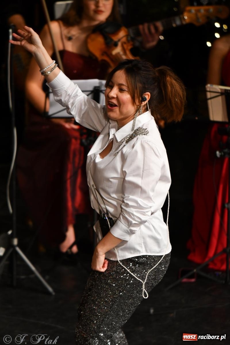 Zdjęcie w galerii na portalu naszraciborz.pl: Koncert kolęd i pieśni Elżbiety i Andrzeja Biskupów powrócił do Raciborza [FOTO i WIDEO] wiadomości z regionu