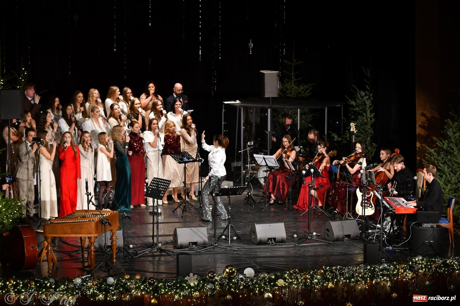 Zdjęcie w galerii na portalu naszraciborz.pl: Koncert kolęd i pieśni Elżbiety i Andrzeja Biskupów powrócił do Raciborza [FOTO i WIDEO] wiadomości z regionu