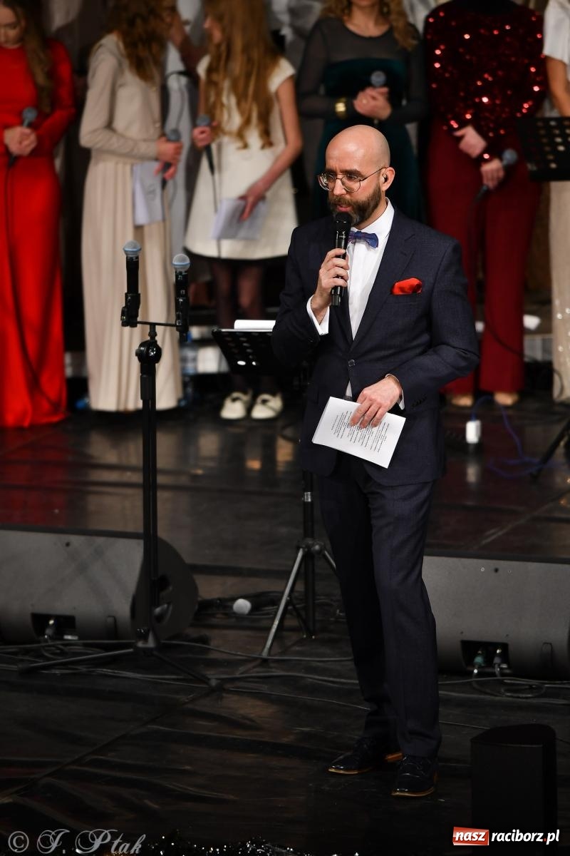 Zdjęcie w galerii na portalu naszraciborz.pl: Koncert kolęd i pieśni Elżbiety i Andrzeja Biskupów powrócił do Raciborza [FOTO i WIDEO] wiadomości z regionu