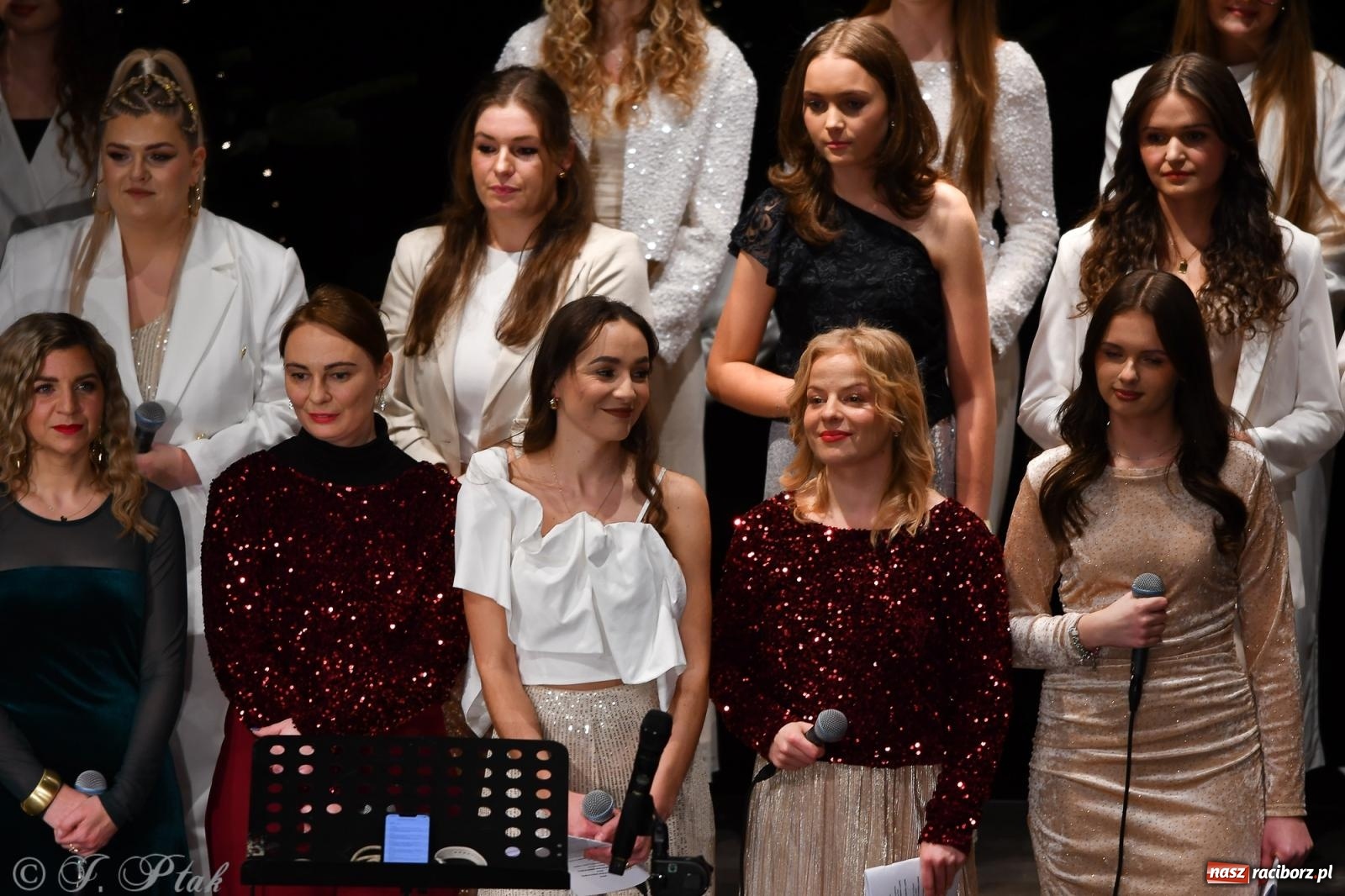 Zdjęcie w galerii na portalu naszraciborz.pl: Koncert kolęd i pieśni Elżbiety i Andrzeja Biskupów powrócił do Raciborza [FOTO i WIDEO] wiadomości z regionu