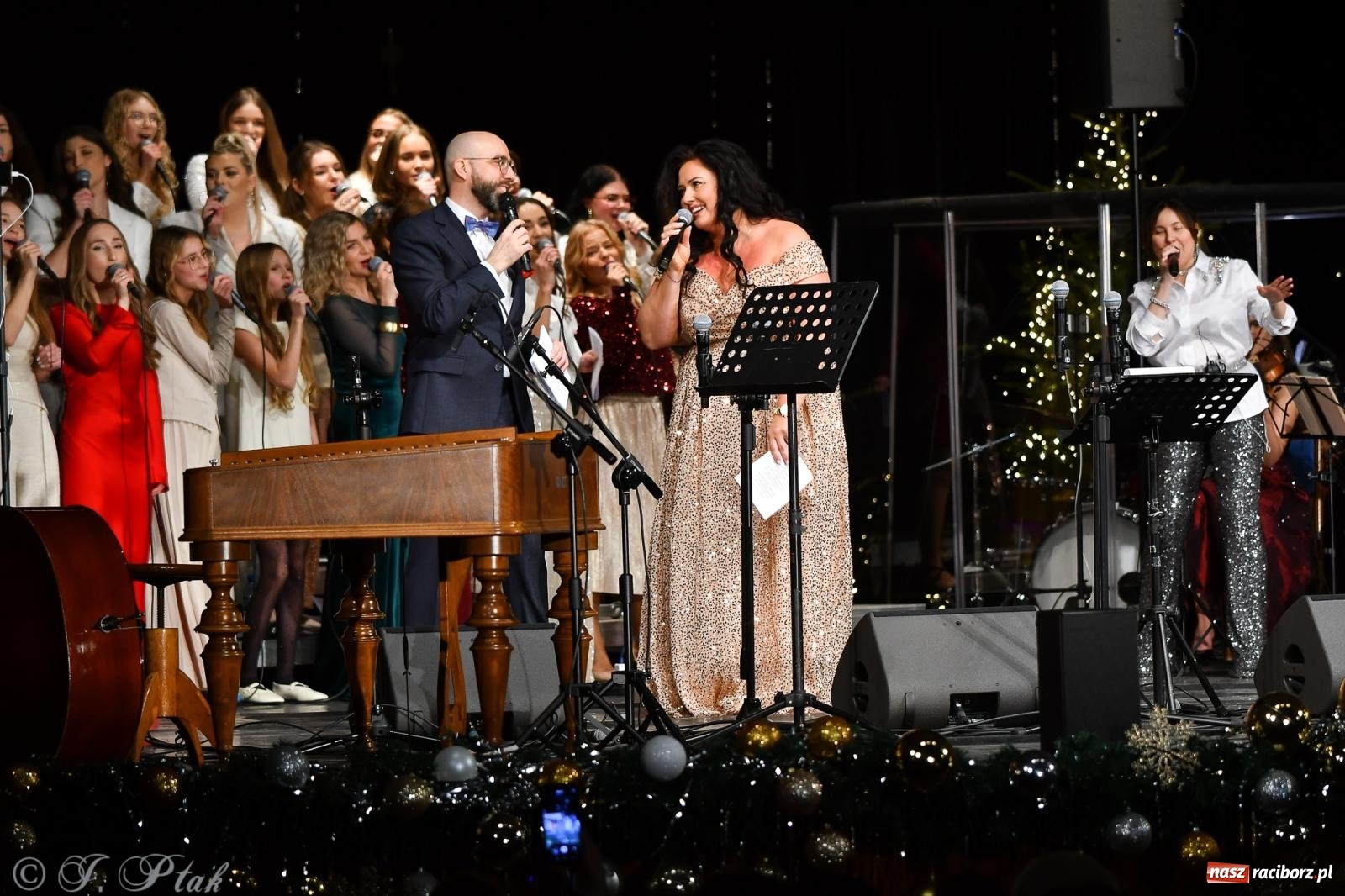 Zdjęcie w galerii na portalu naszraciborz.pl: Koncert kolęd i pieśni Elżbiety i Andrzeja Biskupów powrócił do Raciborza [FOTO i WIDEO] wiadomości z regionu