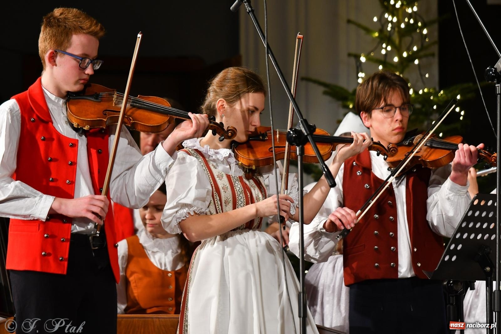 Zdjęcie w galerii na portalu naszraciborz.pl: Koncert kolęd i pieśni Elżbiety i Andrzeja Biskupów powrócił do Raciborza [FOTO i WIDEO] wiadomości z regionu