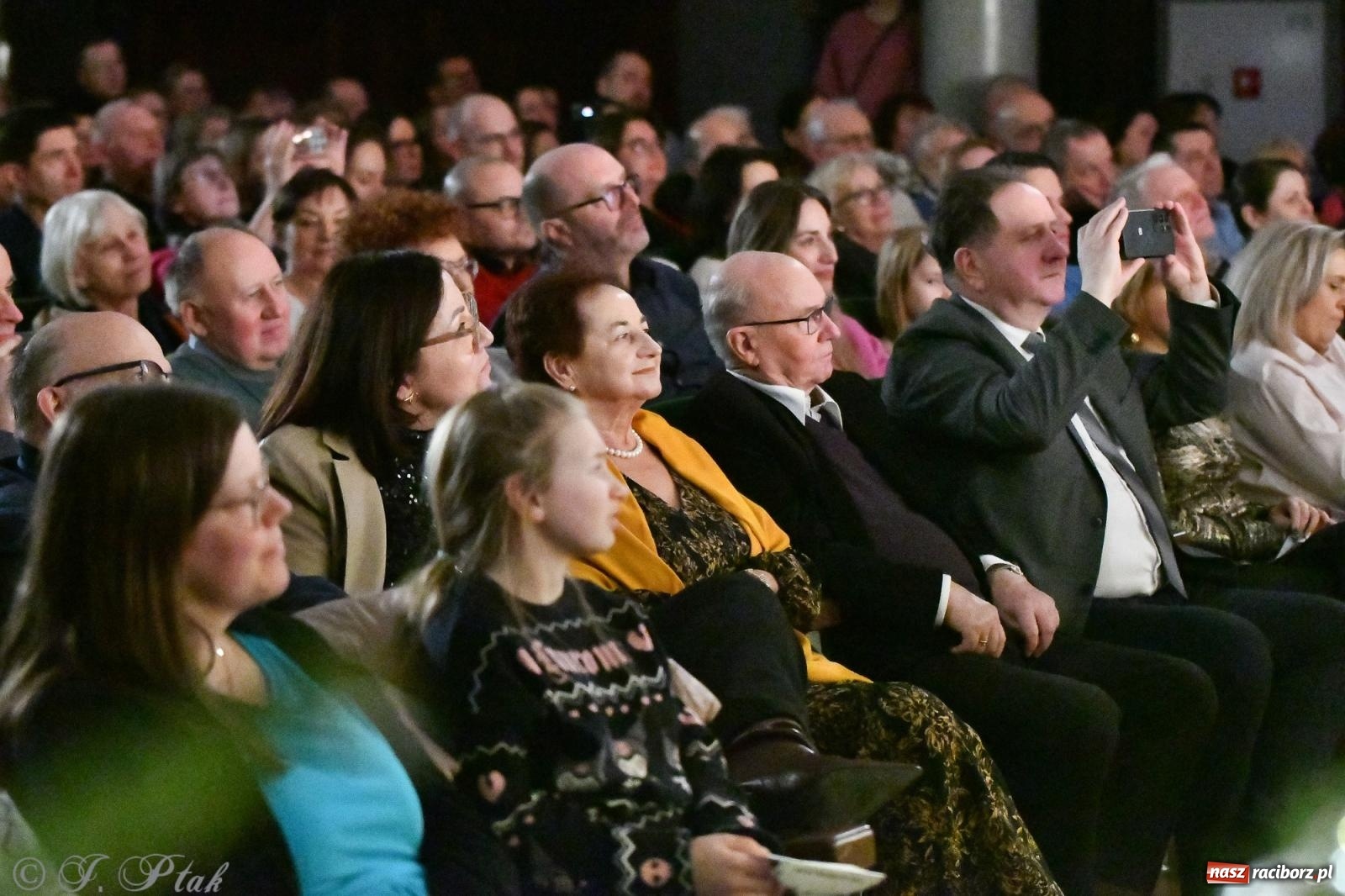 Zdjęcie w galerii na portalu naszraciborz.pl: Koncert kolęd i pieśni Elżbiety i Andrzeja Biskupów powrócił do Raciborza [FOTO i WIDEO] wiadomości z regionu