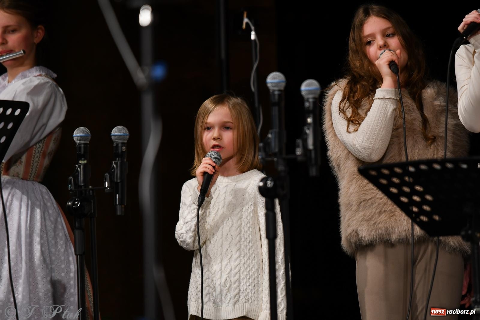 Zdjęcie w galerii na portalu naszraciborz.pl: Koncert kolęd i pieśni Elżbiety i Andrzeja Biskupów powrócił do Raciborza [FOTO i WIDEO] wiadomości z regionu