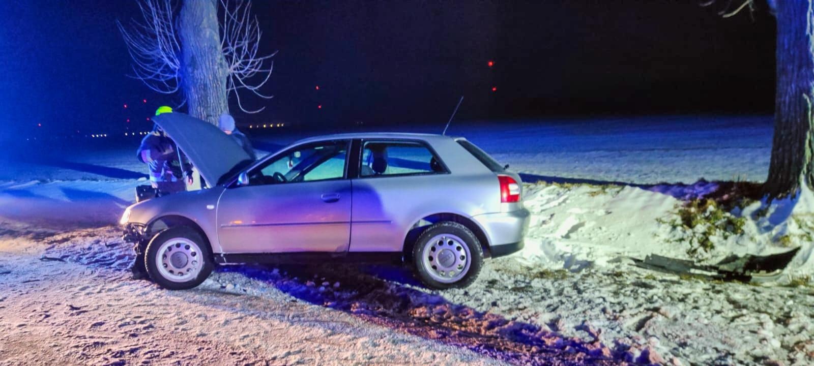 Zdjęcie w galerii na portalu naszraciborz.pl: Groźne zdarzenie drogowe w Krowiarkach [FOTO] wiadomości z regionu