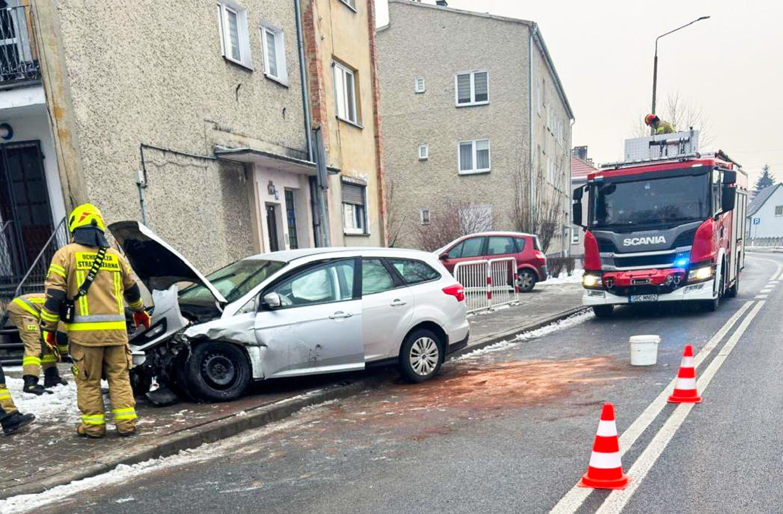 Zdjęcie w galerii na portalu naszraciborz.pl: Zderzenie Forda i Toyoty w Kuźni Raciborskiej [FOTO] wiadomości z regionu