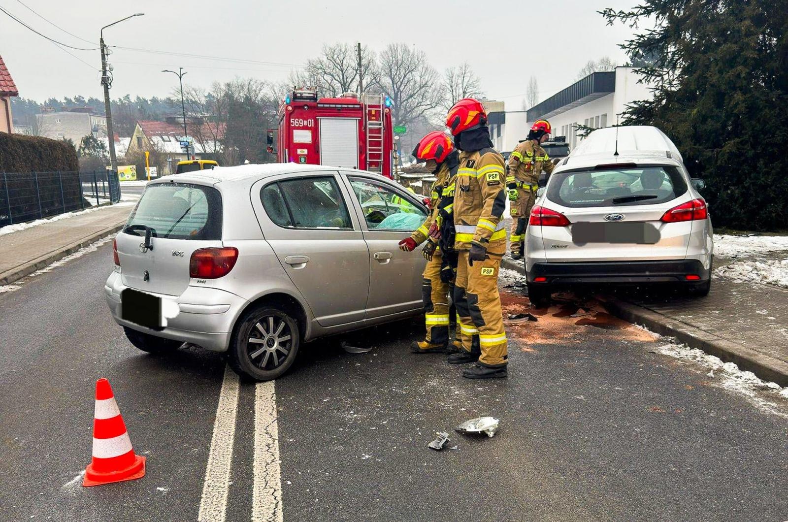 Zdjęcie w galerii na portalu naszraciborz.pl: Zderzenie Forda i Toyoty w Kuźni Raciborskiej [FOTO] wiadomości z regionu