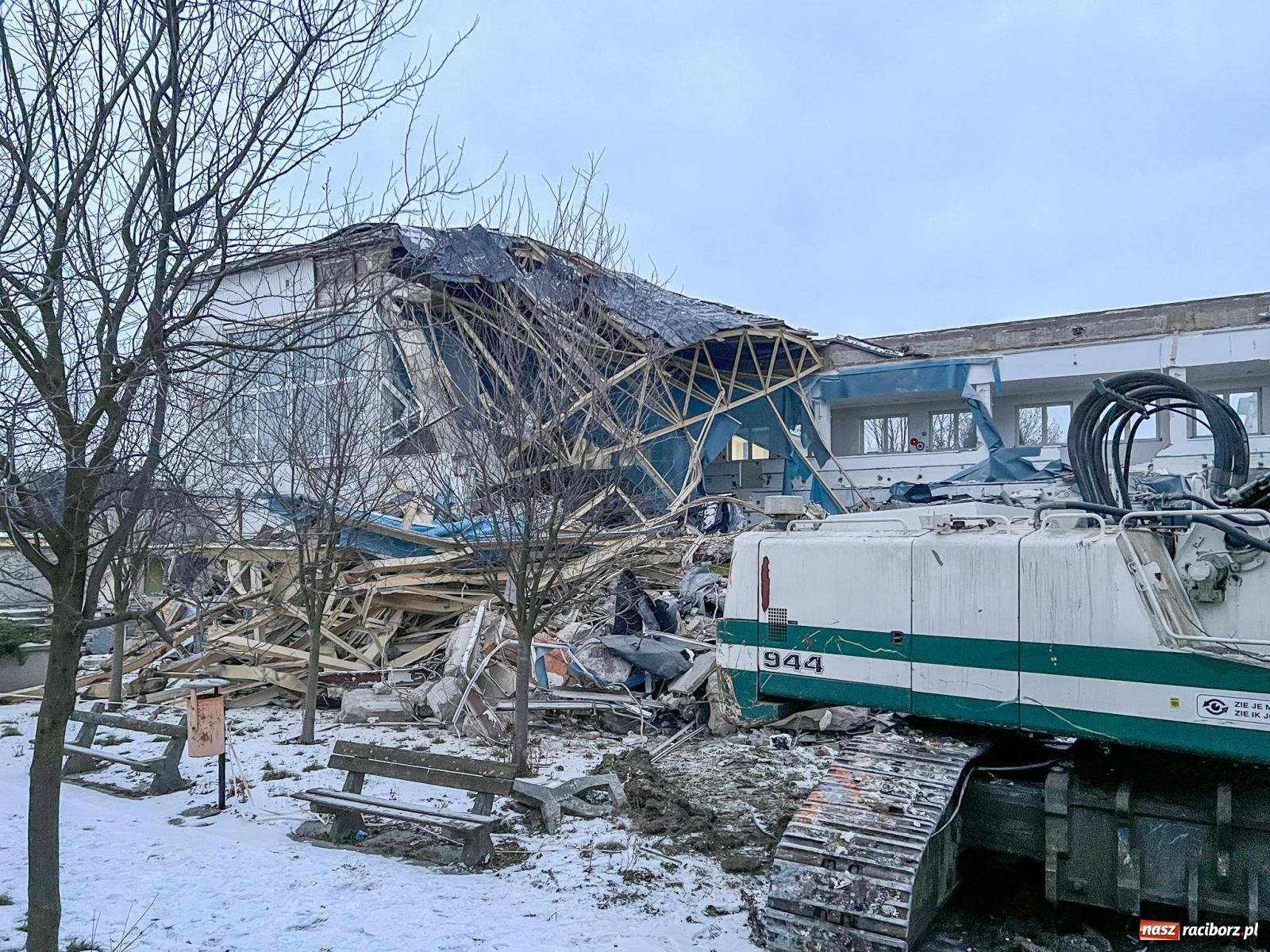 Zdjęcie w galerii na portalu naszraciborz.pl: Kryta pływalnia ANS przechodzi do historii. W jej miejscu powstanie nowa aula [FOTO] wiadomości z regionu