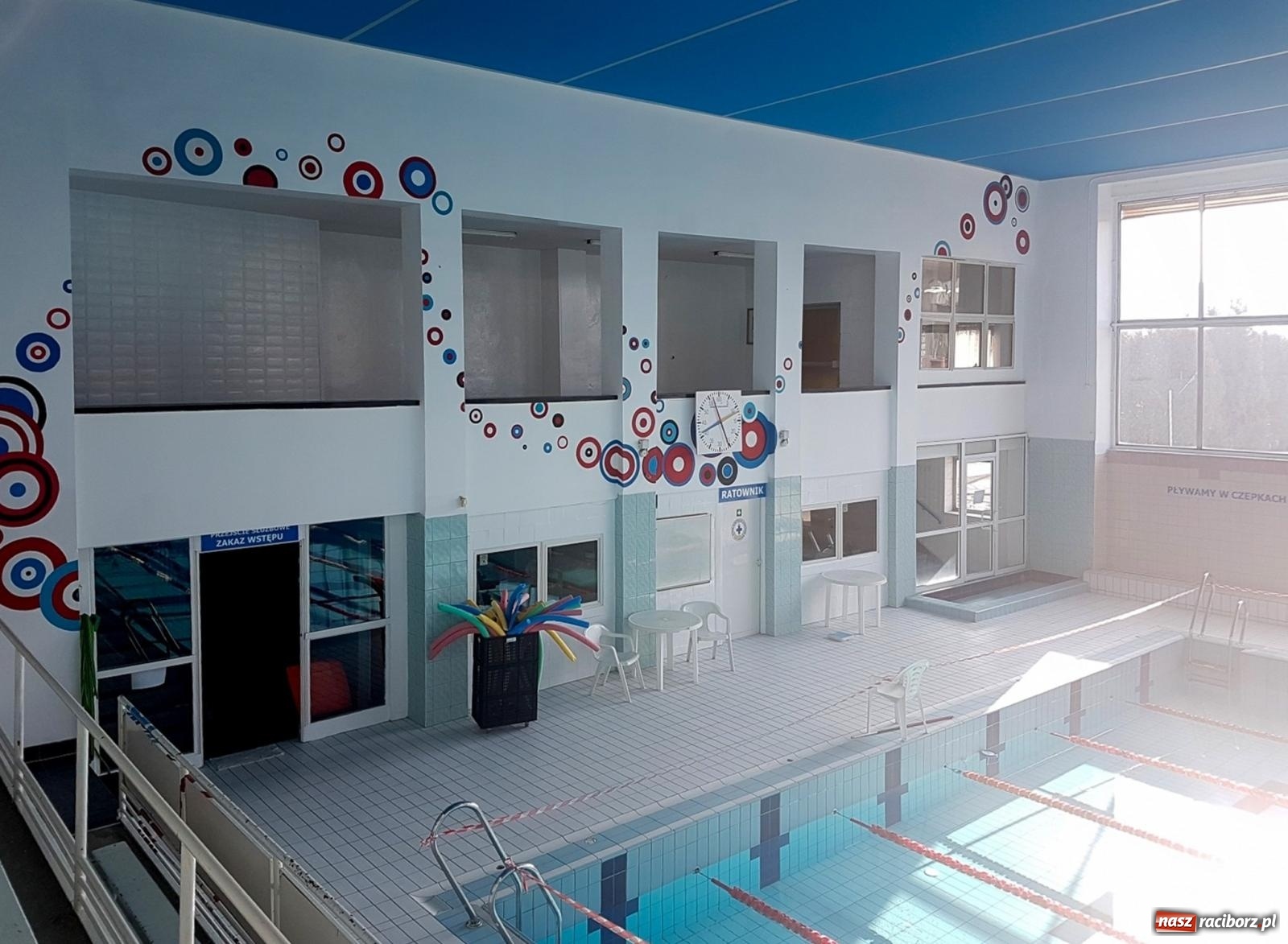 Zdjęcie w galerii na portalu naszraciborz.pl: Kryta pływalnia ANS przechodzi do historii. W jej miejscu powstanie nowa aula [FOTO] wiadomości z regionu