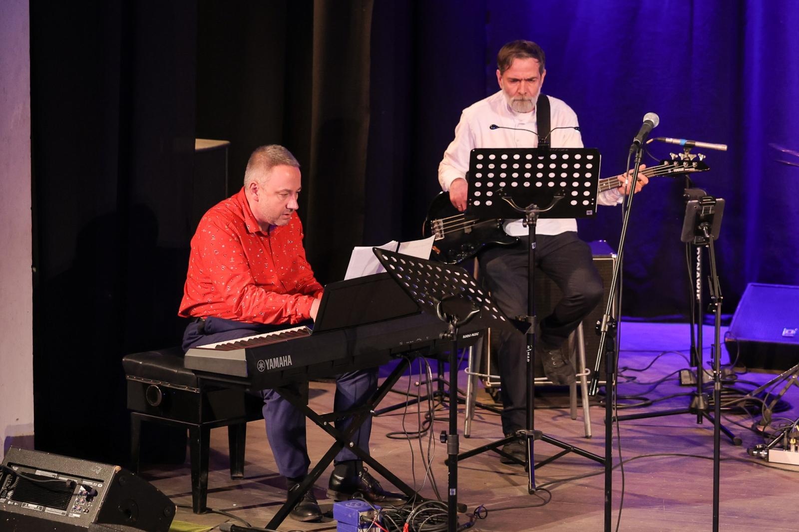 Zdjęcie w galerii na portalu naszraciborz.pl: Koncert zimowy Grupy Bez Nazwy w RCK Strzecha wiadomości z regionu