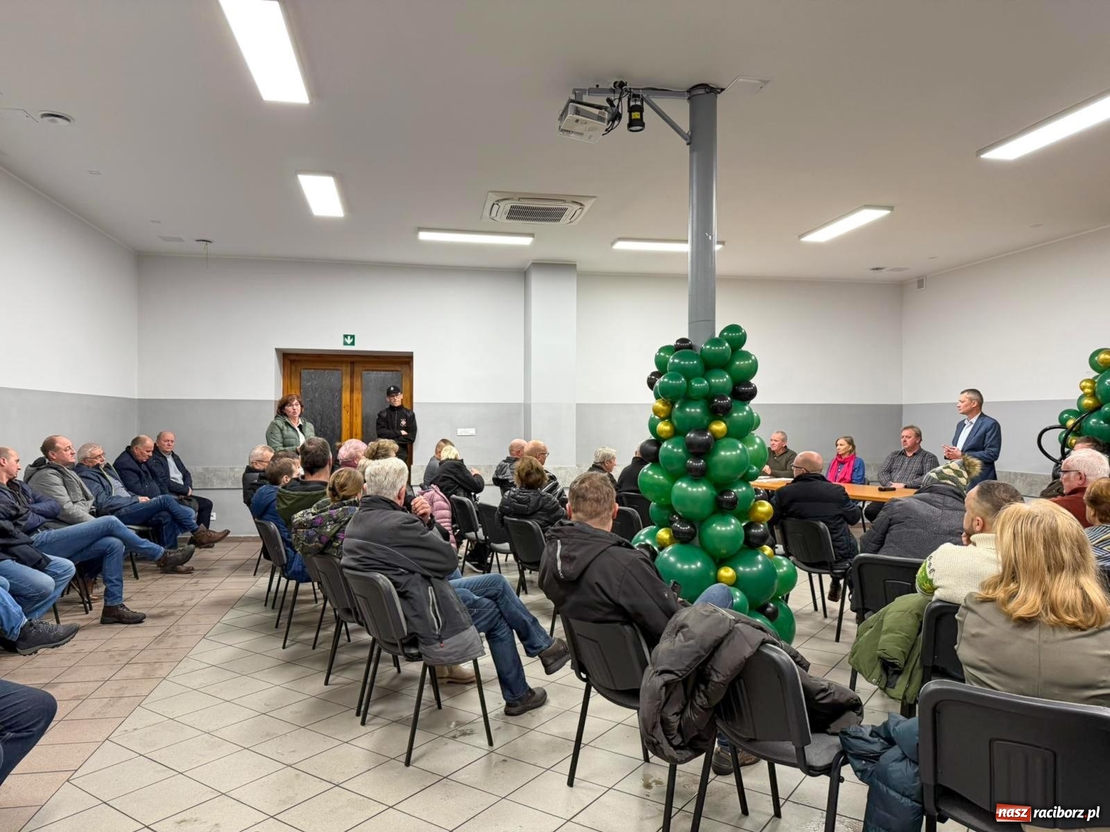 Zdjęcie w galerii na portalu naszraciborz.pl: Mieszkańcy Brzezia skierują petycję do władz miasta - piątkowe spotkanie w remizie OSP wiadomości z regionu